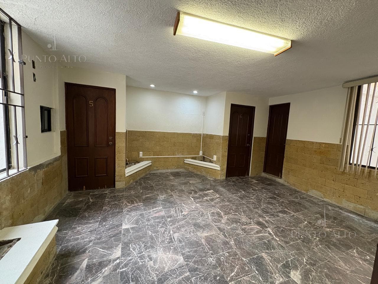 OFFICE FOR RENT IN COL LOS PINOS, JUST A FEW STEPS FROM AV. UNIVERSIDAD