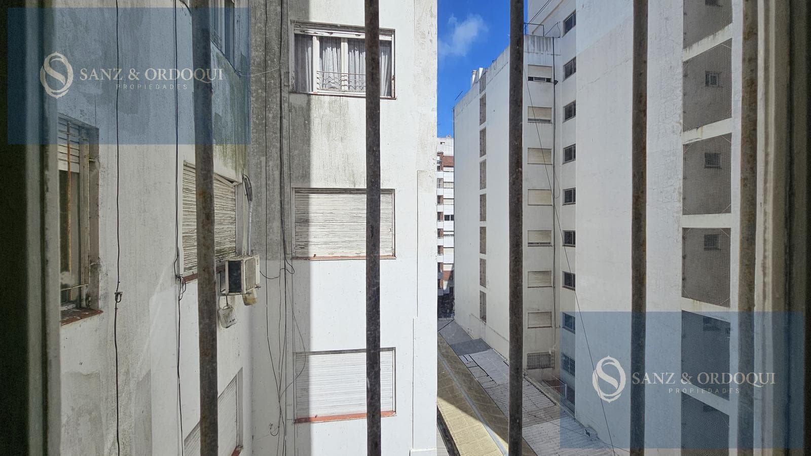 For Sale - Three-room apartment - 2336 Colón Ave. - Downtown