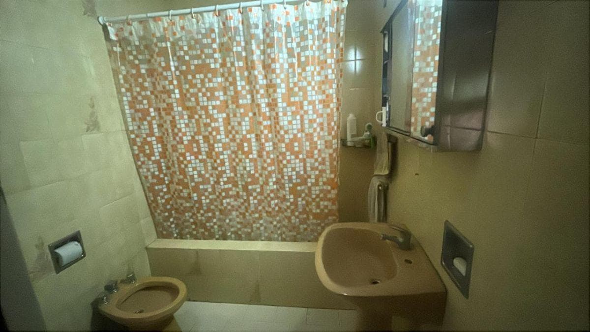 House with Commercial Space for Sale – Remedios de Escalada, Lanús
