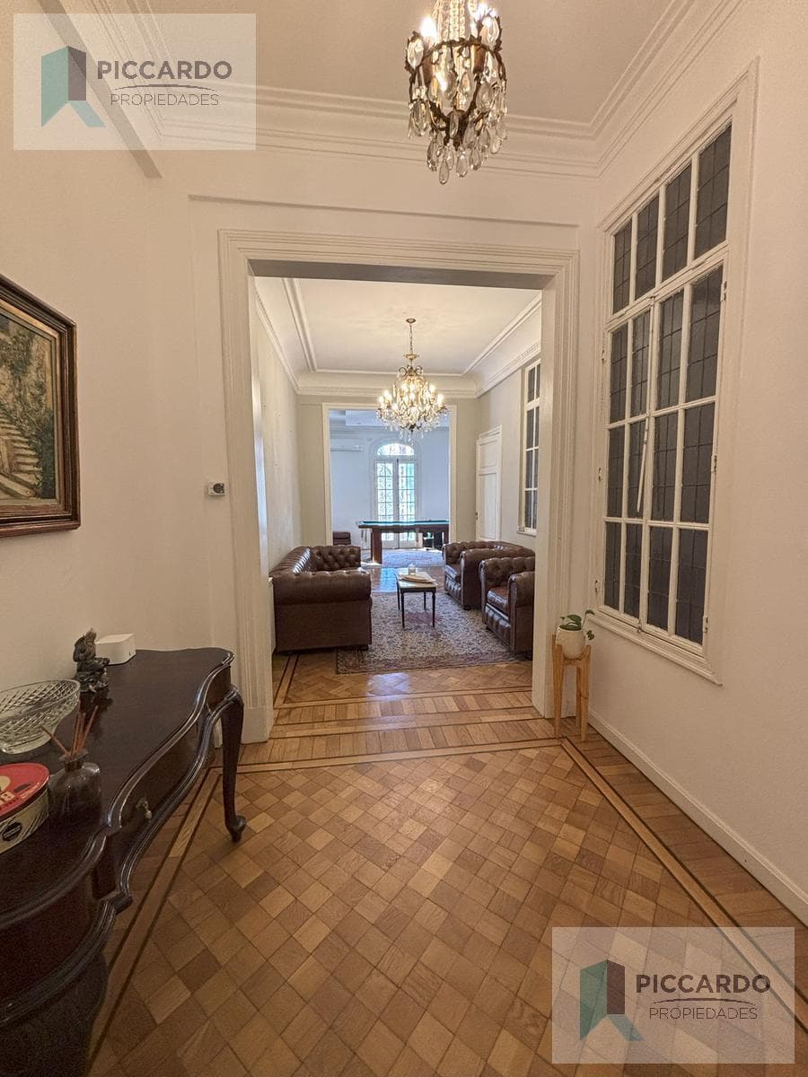 6 ROOMS IN RECOLETA — 2000 Las Heras Ave. | 220 m² | 4th floor, front-facing | Completely renovated