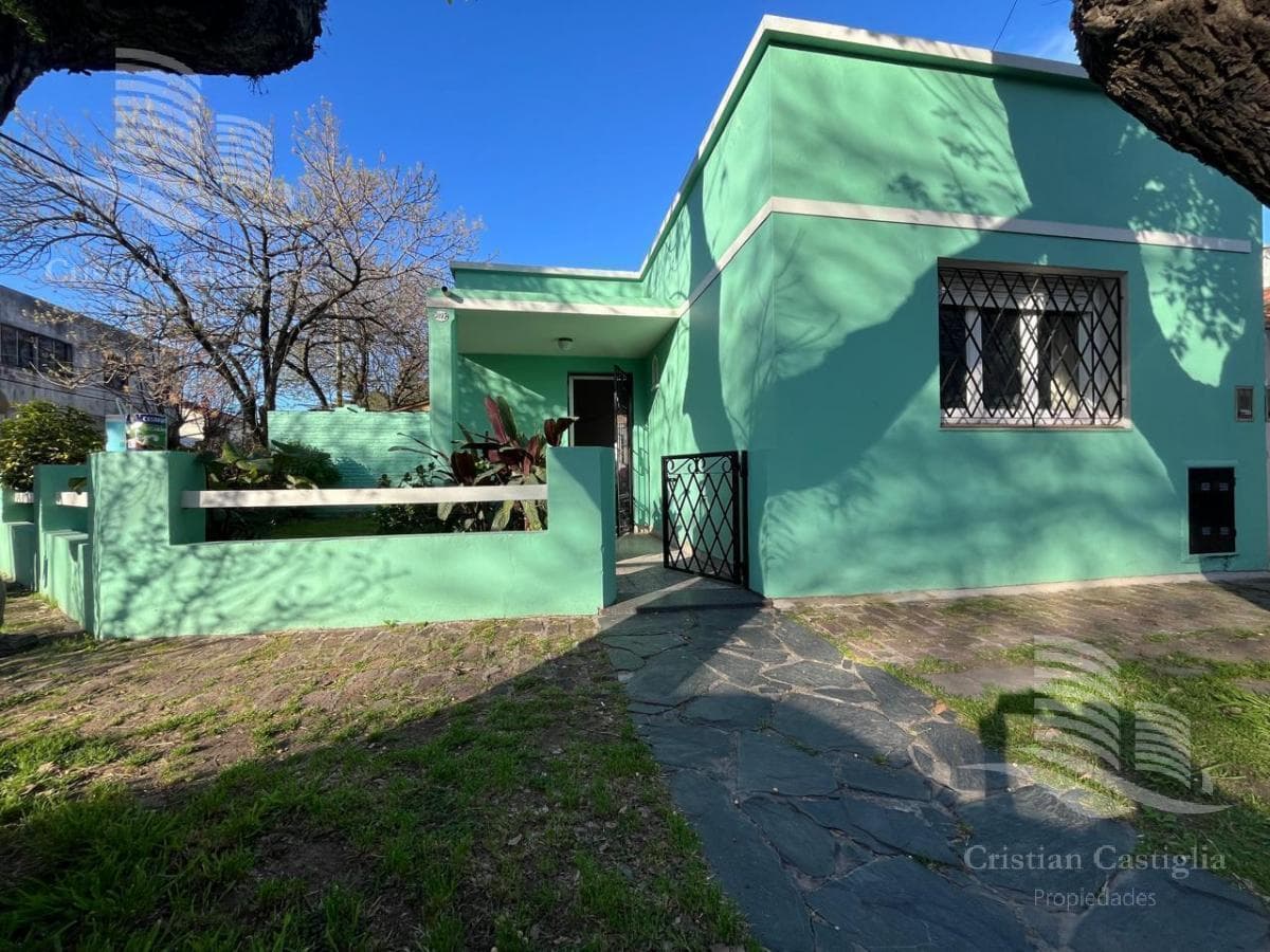 2-Room House with Garden for Sale in Munro