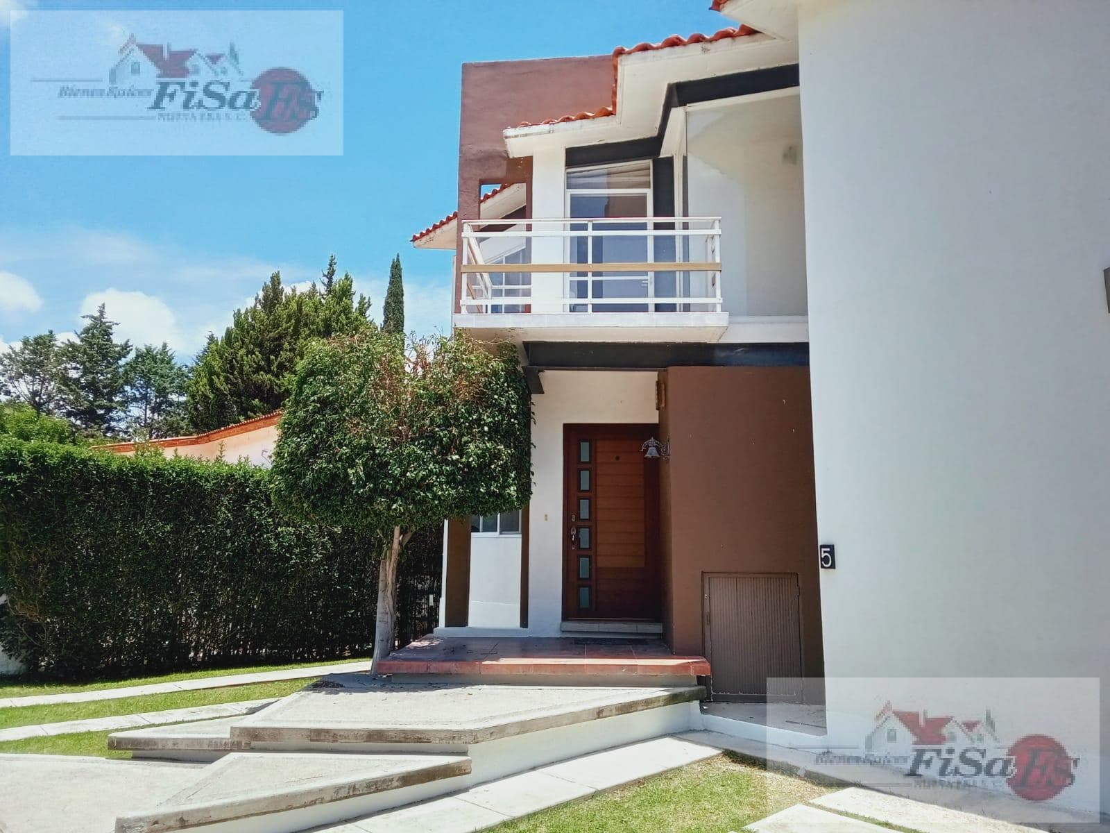 HOUSE FOR SALE IN CERRADA, SANTIAGO