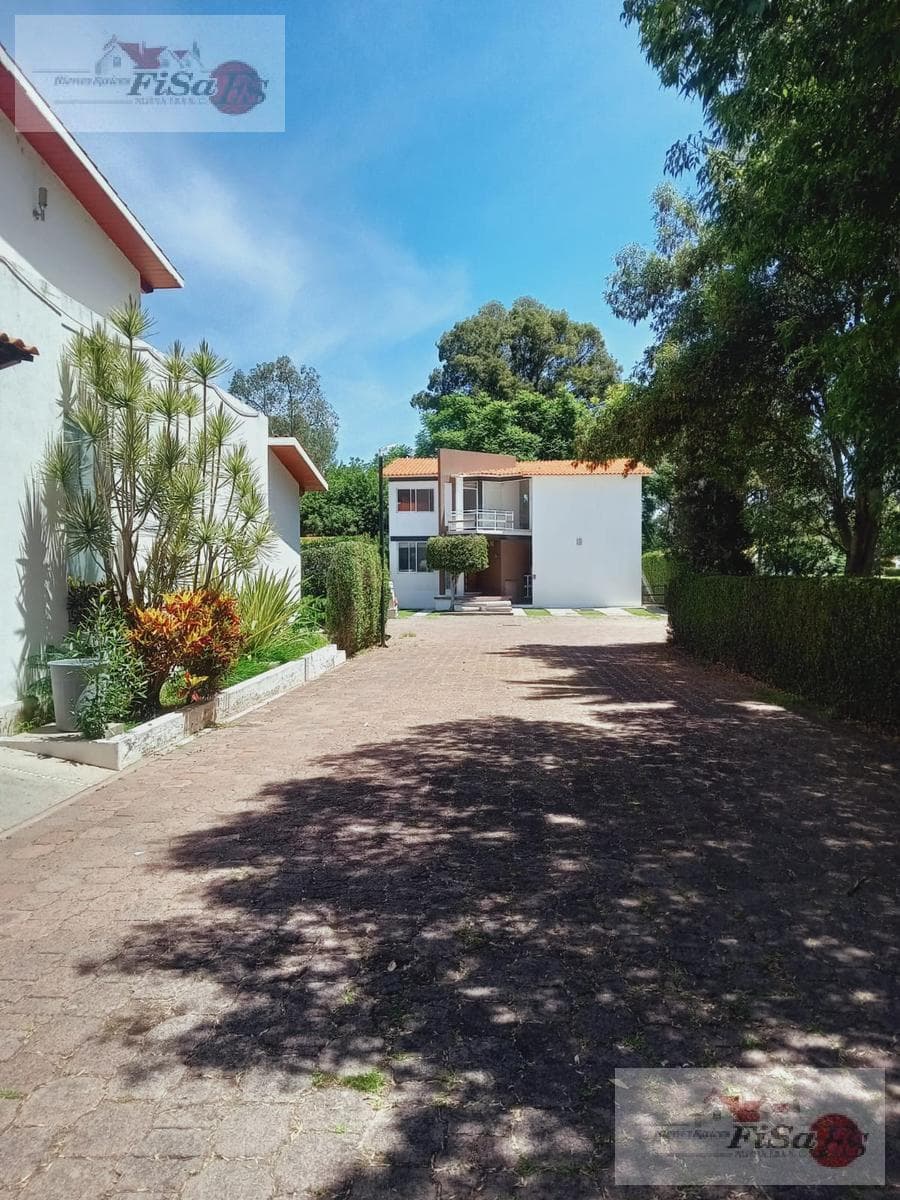 HOUSE FOR SALE IN CERRADA, SANTIAGO