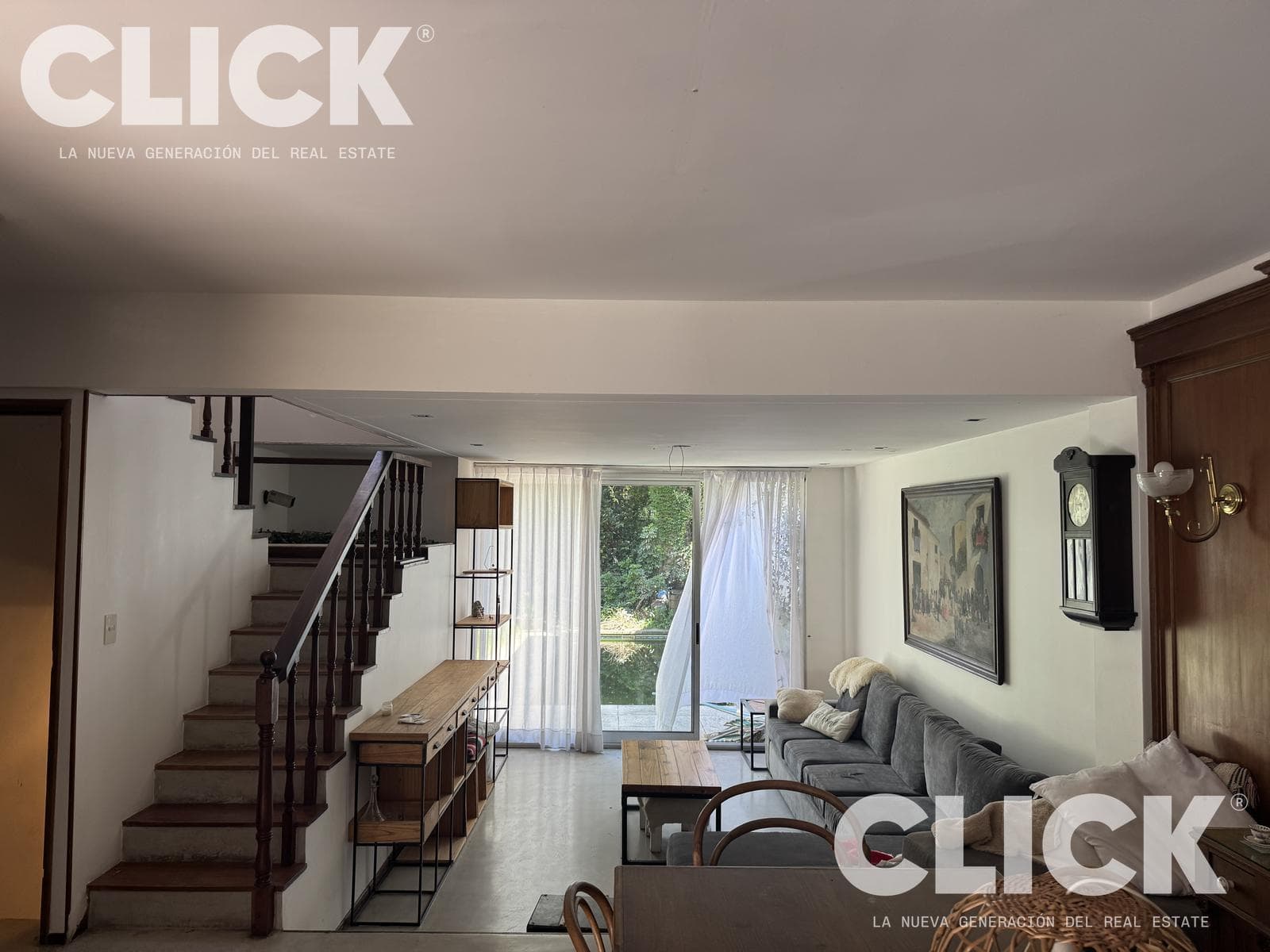 5-room house for RENT with a pool and garage!