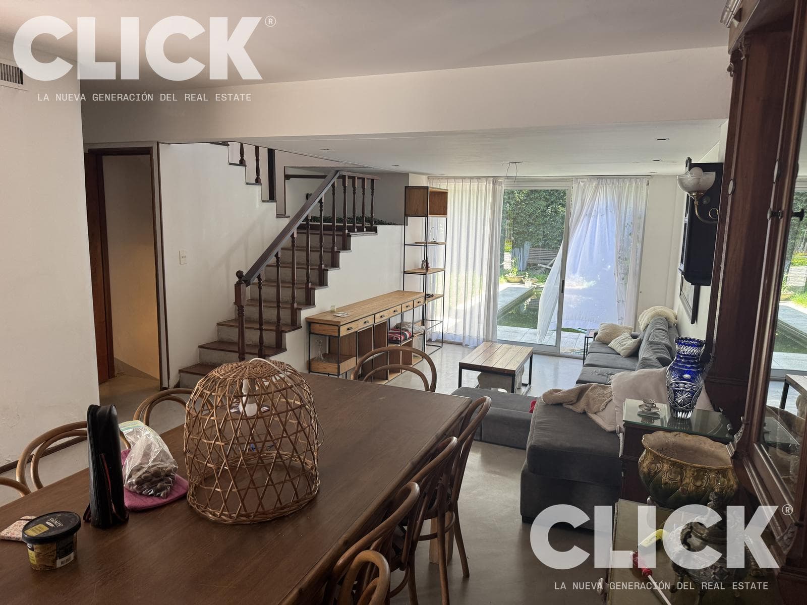 5-room house for RENT with a pool and garage!