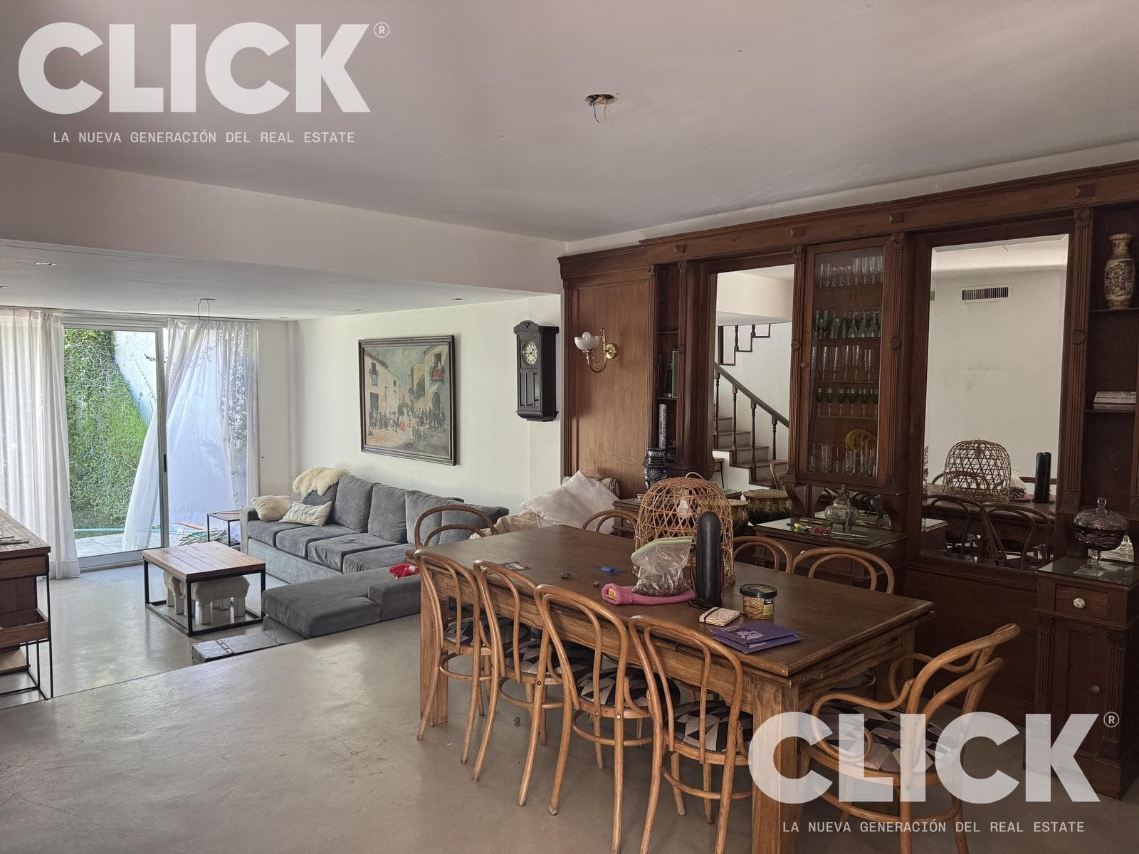 5-room house for RENT with a pool and garage!