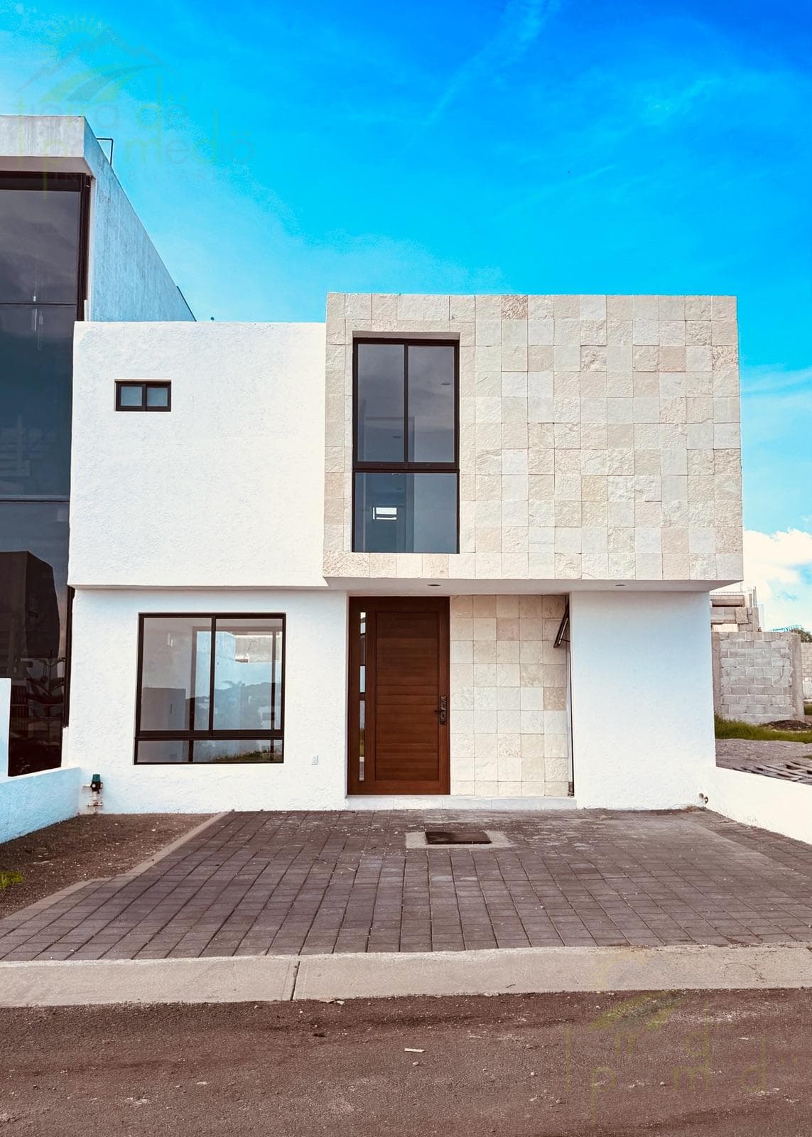 House with a Luxury Kitchen in Juriquilla, Querétaro (Delivery August 2026)
