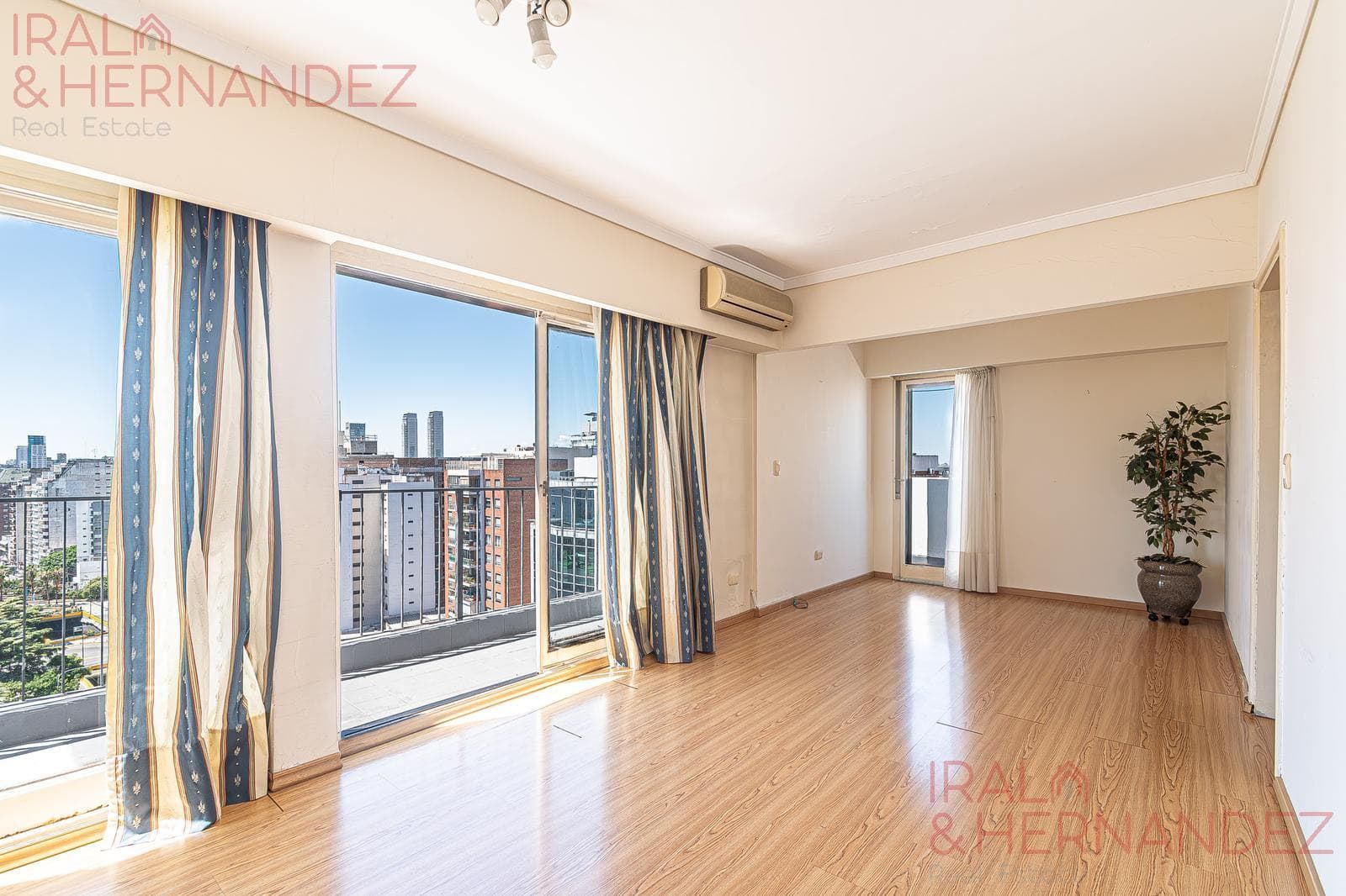 4-room apartment for sale with maid's quarters in Palermo - Optional parking space