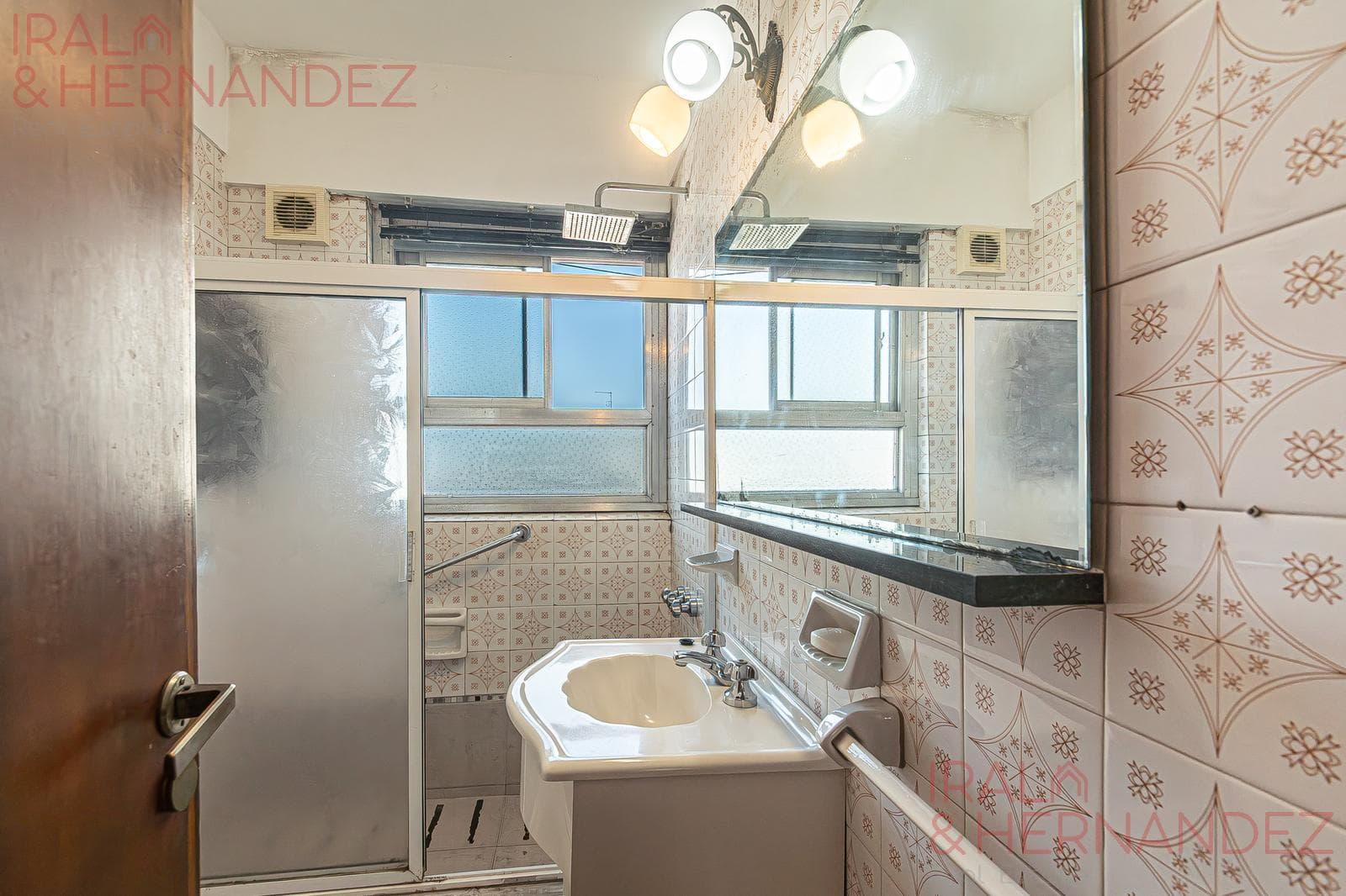 4-room apartment for sale with maid's quarters in Palermo - Optional parking space