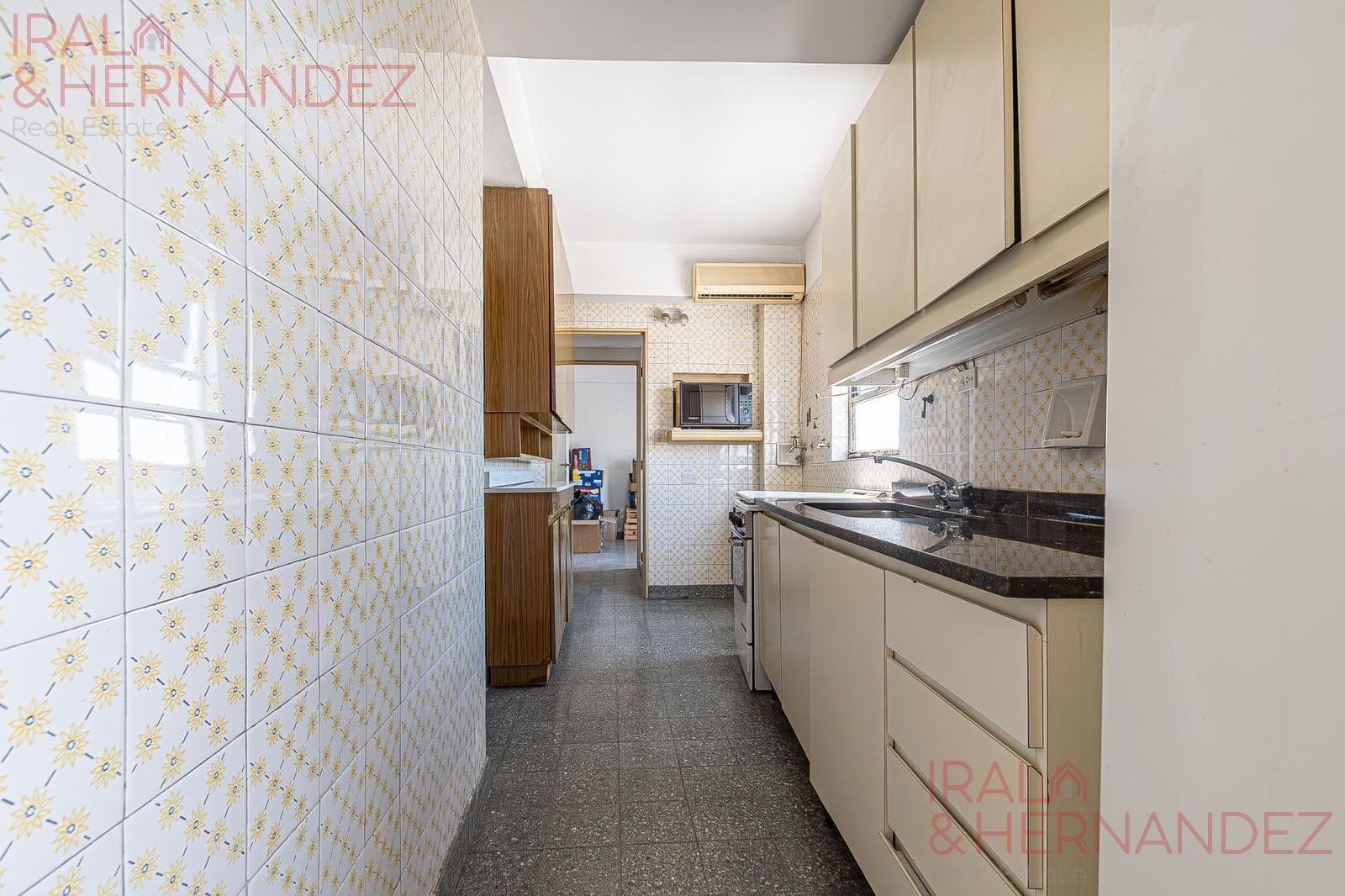 4-room apartment for sale with maid's quarters in Palermo - Optional parking space