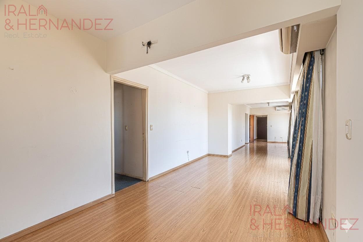 4-room apartment for sale with maid's quarters in Palermo - Optional parking space