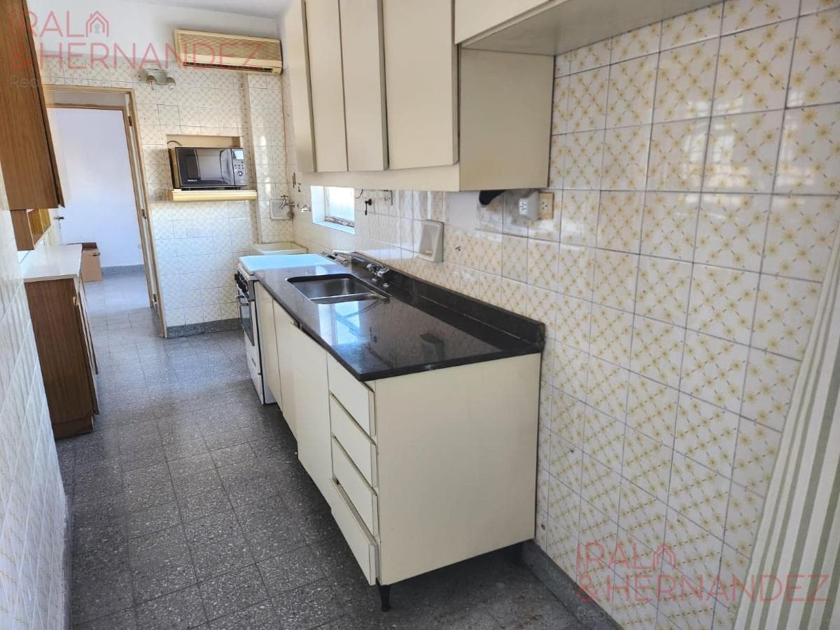 4-room apartment for sale with maid's quarters in Palermo - Optional parking space