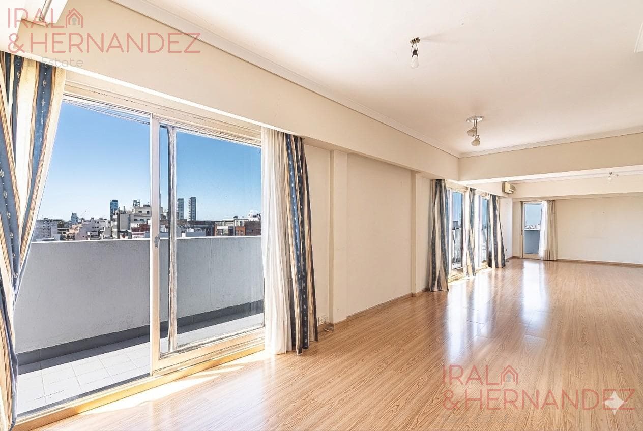4-room apartment for sale with maid's quarters in Palermo - Optional parking space