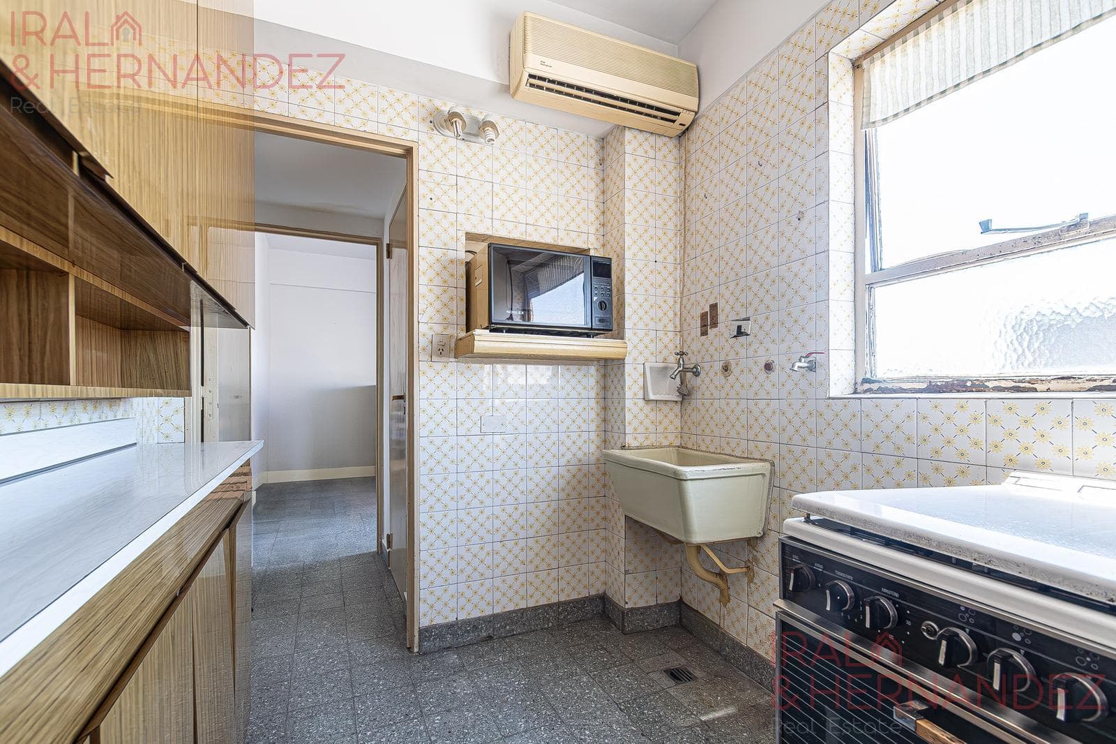 4-room apartment for sale with maid's quarters in Palermo - Optional parking space