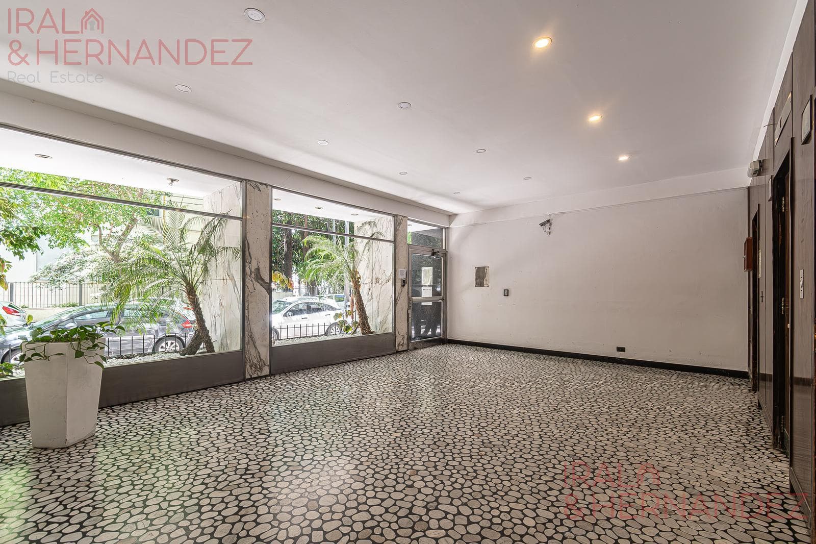 4-room apartment for sale with maid's quarters in Palermo - Optional parking space