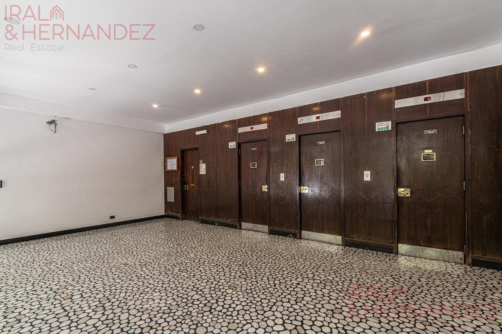4-room apartment for sale with maid's quarters in Palermo - Optional parking space