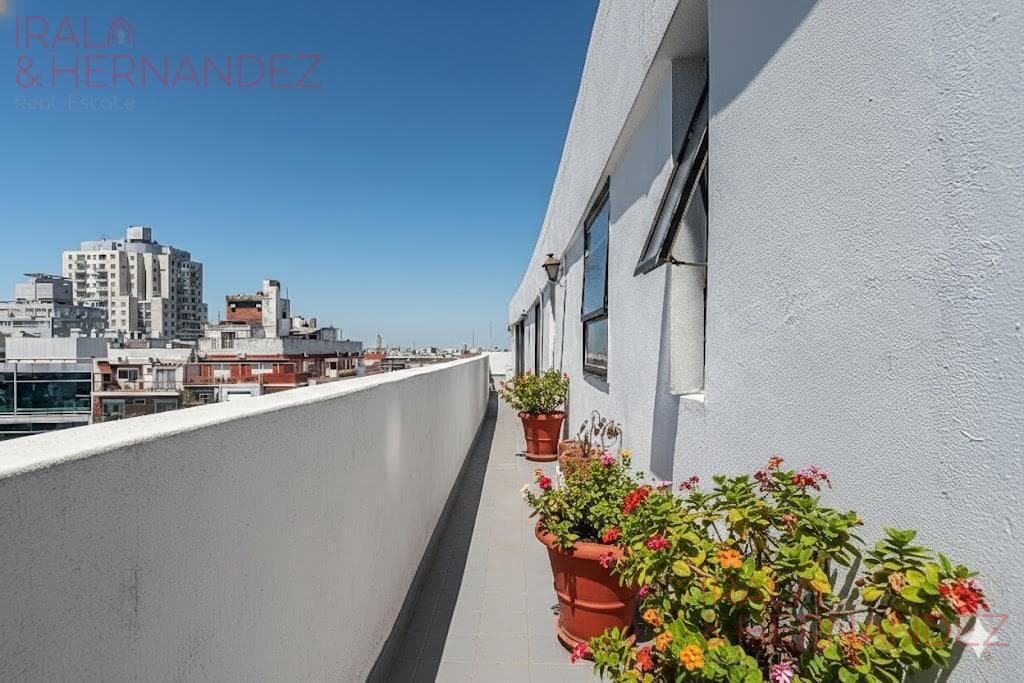 4-room apartment for sale with maid's quarters in Palermo - Optional parking space