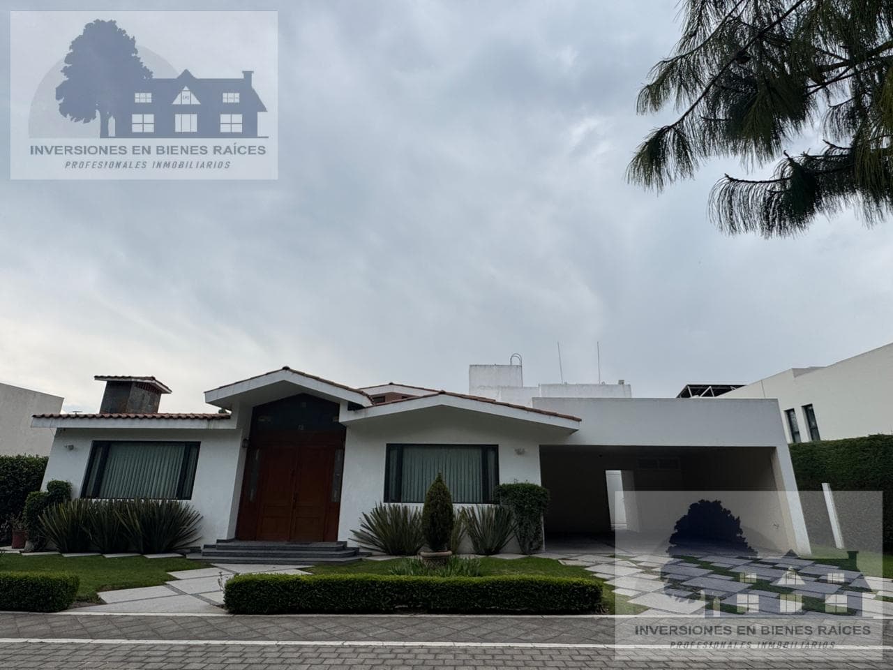 Exclusive Residence for Sale on Av. Tecnológico, Very Close to Bicentennial Park