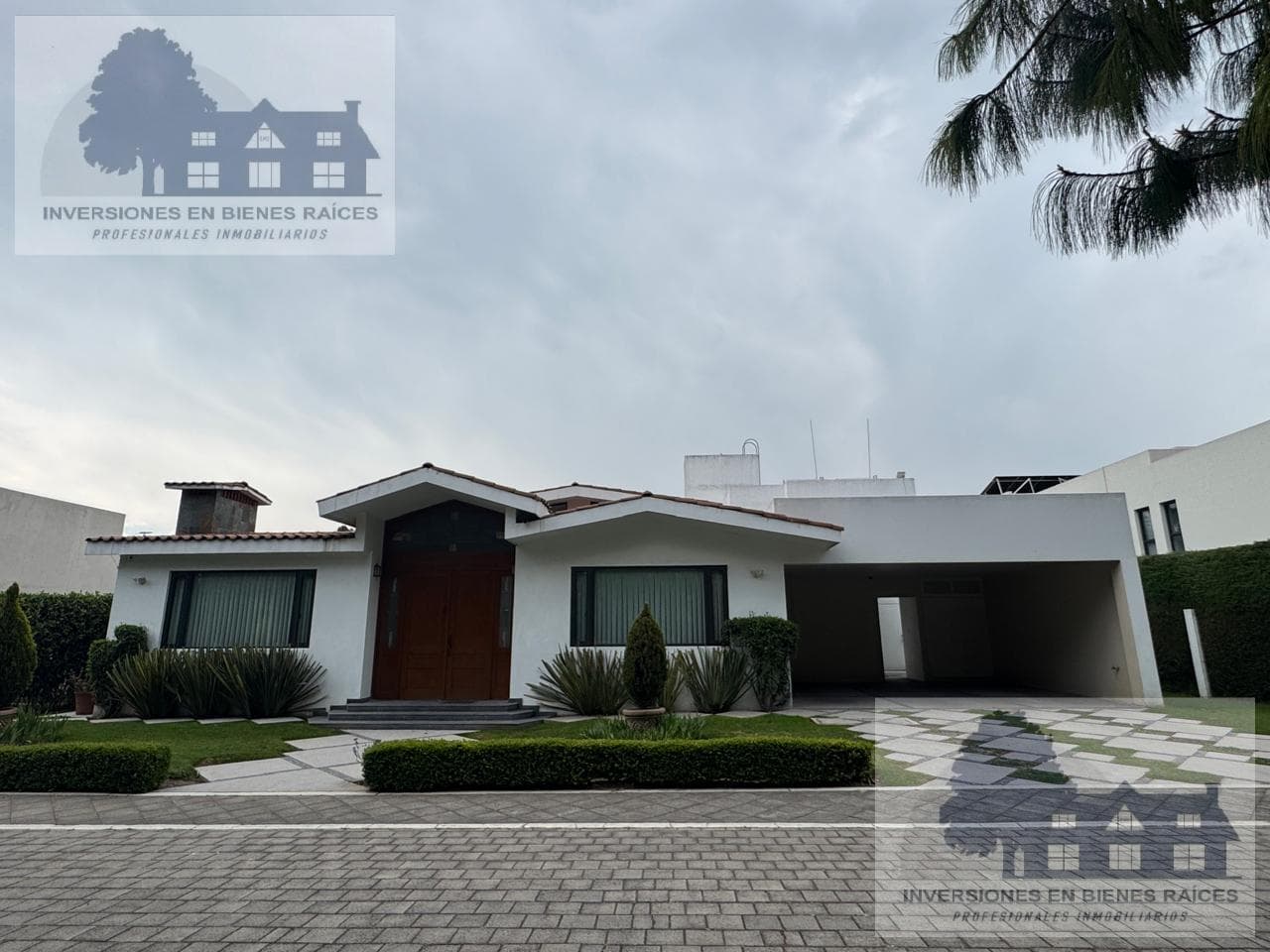 Exclusive Residence for Sale on Av. Tecnológico, Very Close to Bicentennial Park