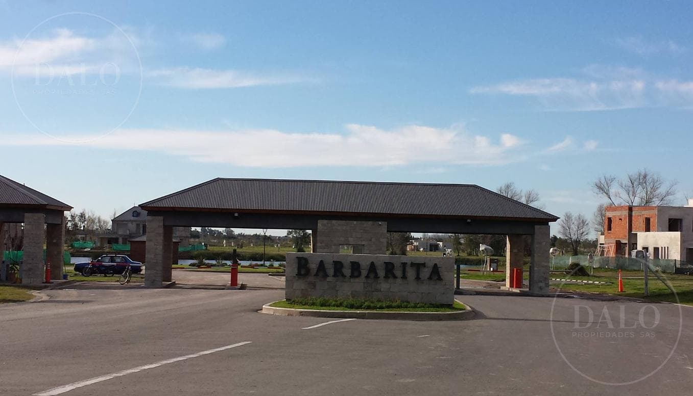 850-square-meter lot overlooking the lagoon for sale in Barbarita