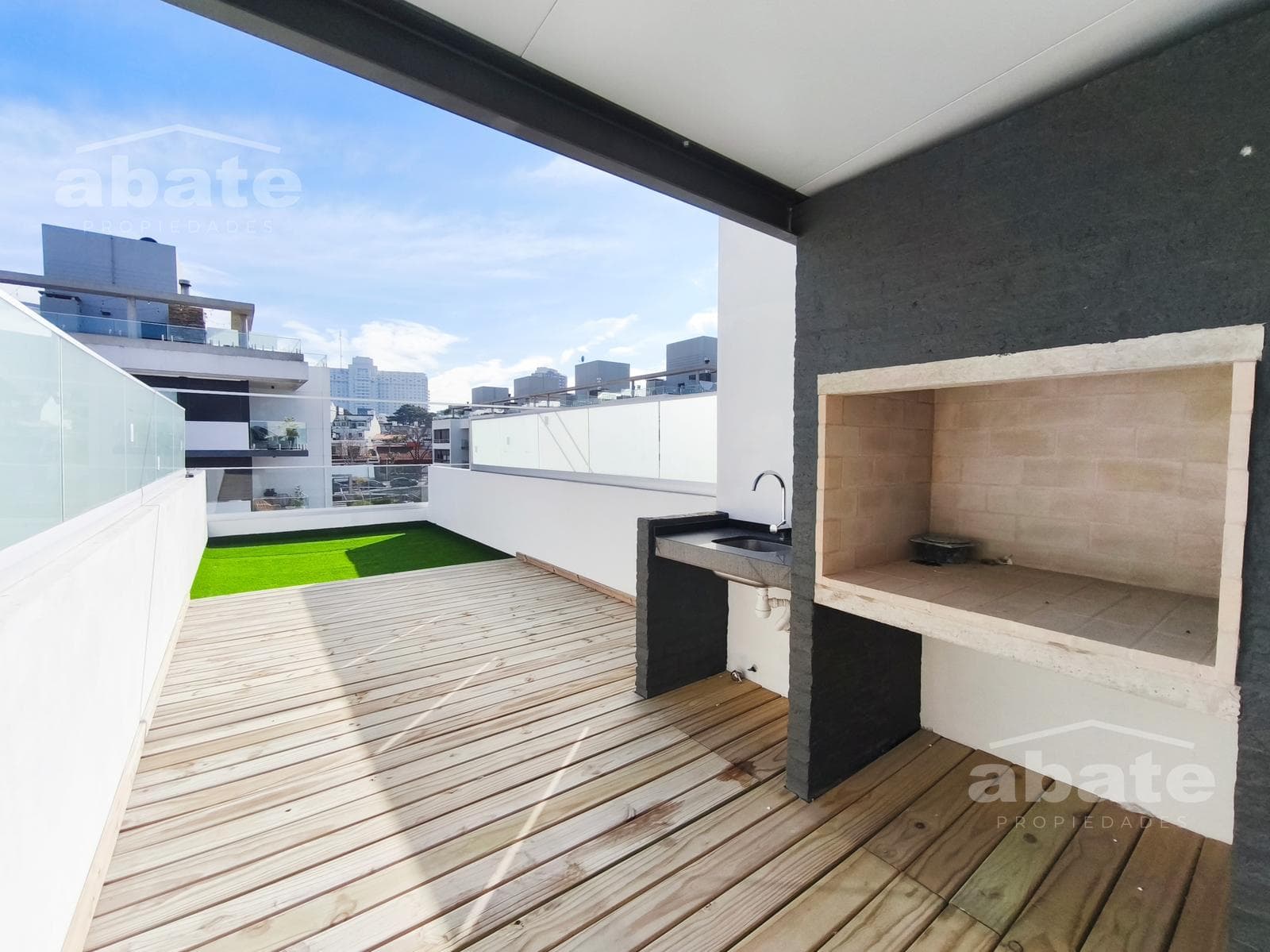 Alquiler de Monoambiente con Terraza y Parrillero de uso exclusivo en Molino del Parque