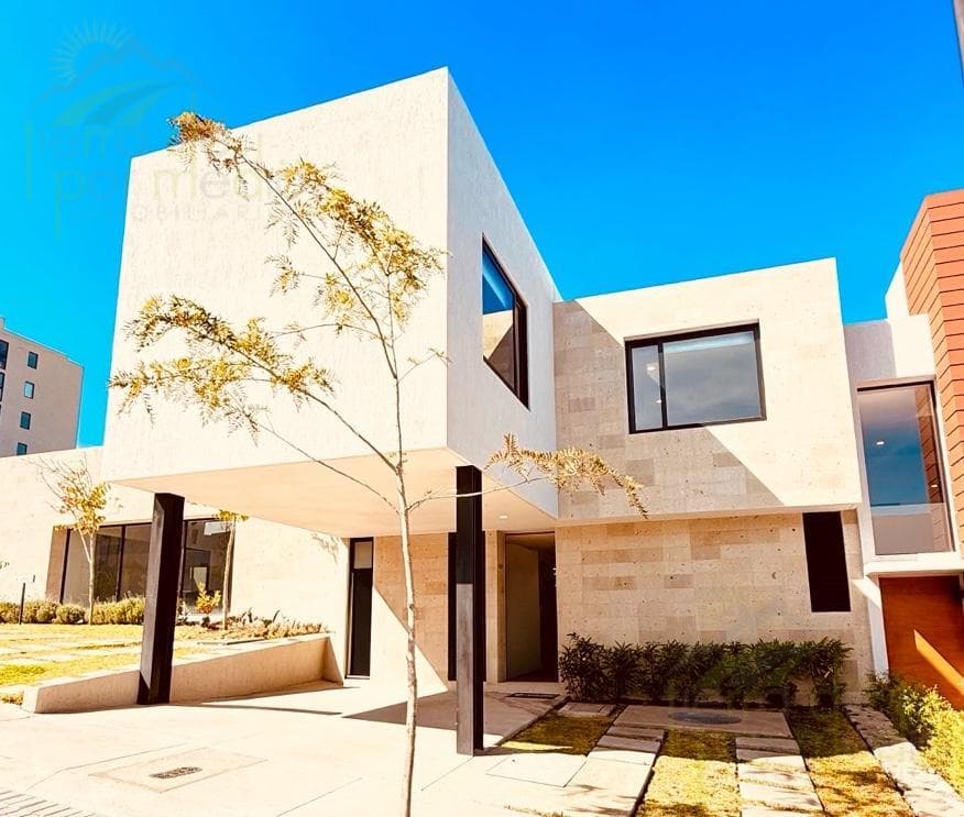 Spacious 3-Bedroom House with TV Room on a Private Street in Zibata, Querétaro