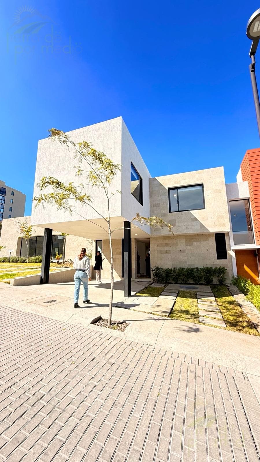 Spacious 3-Bedroom House with TV Room on a Private Street in Zibata, Querétaro