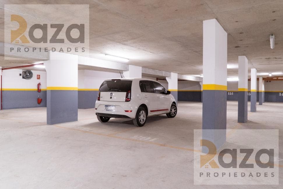 Garage for Sale in Ciudad Vieja