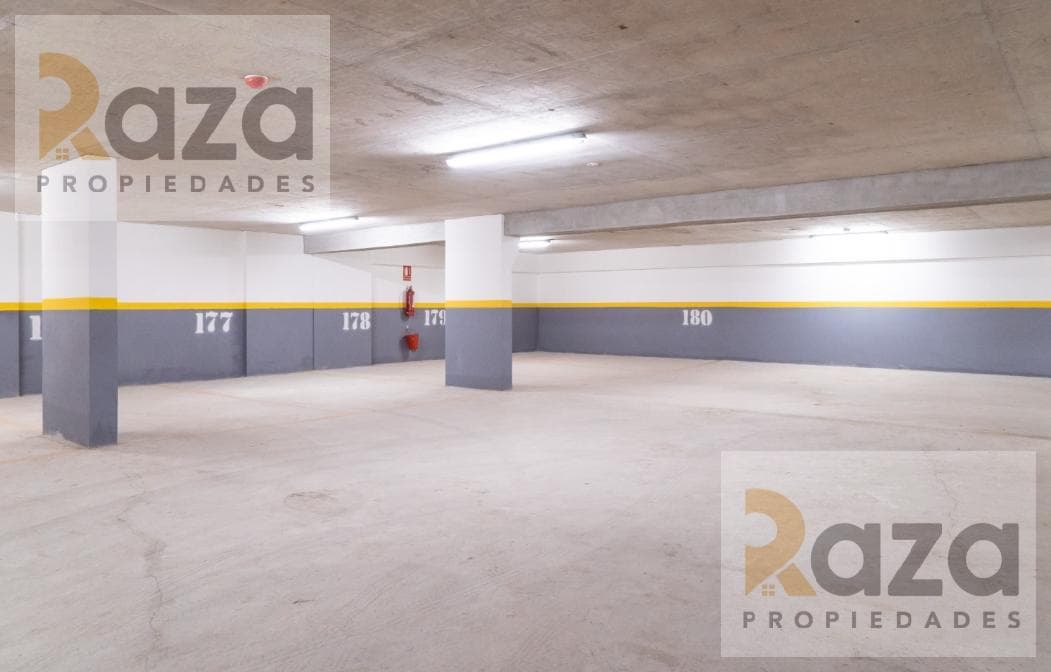 Garage for Sale in Ciudad Vieja