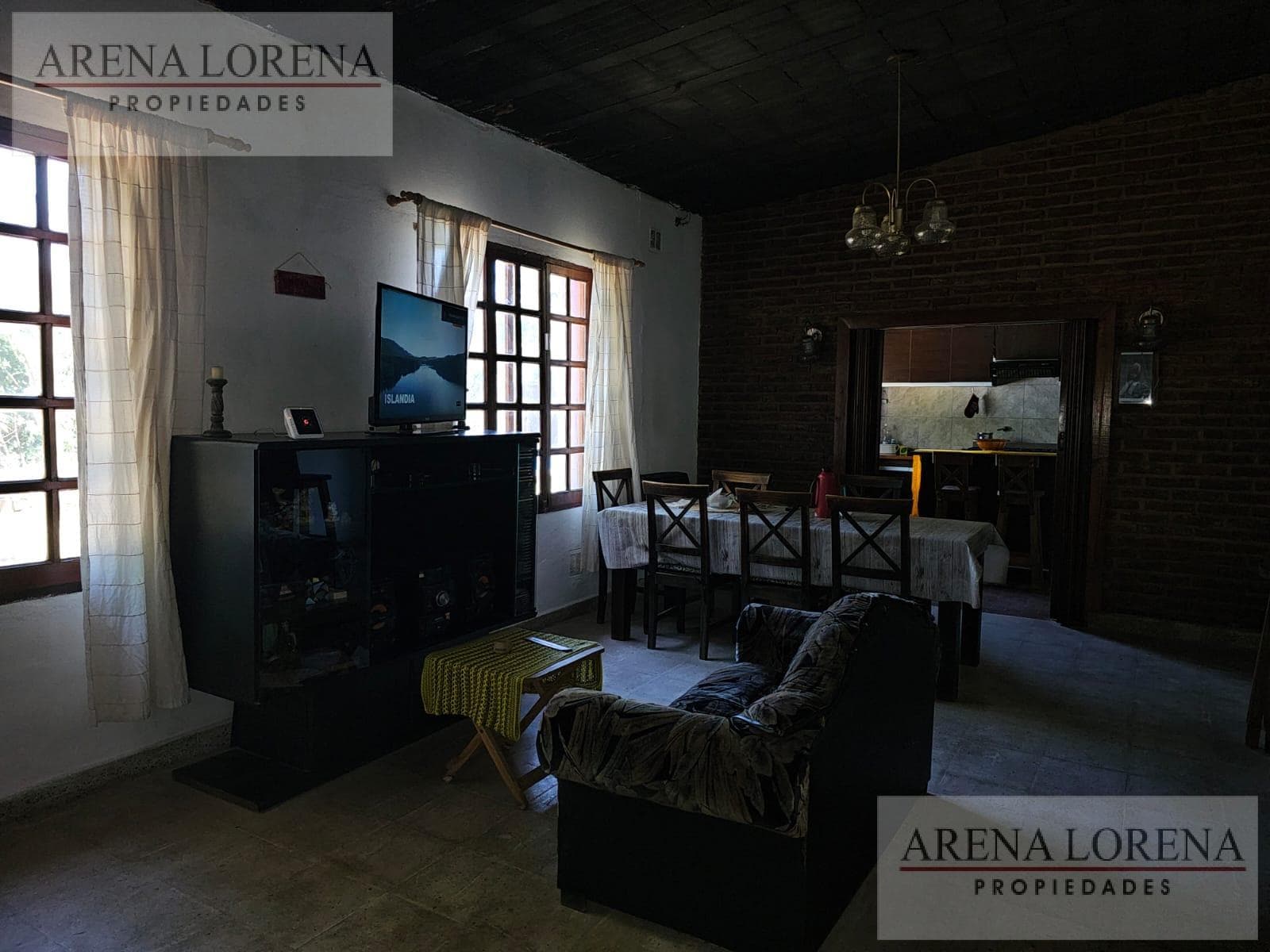 4-Room House for Sale with Pool in Moreno