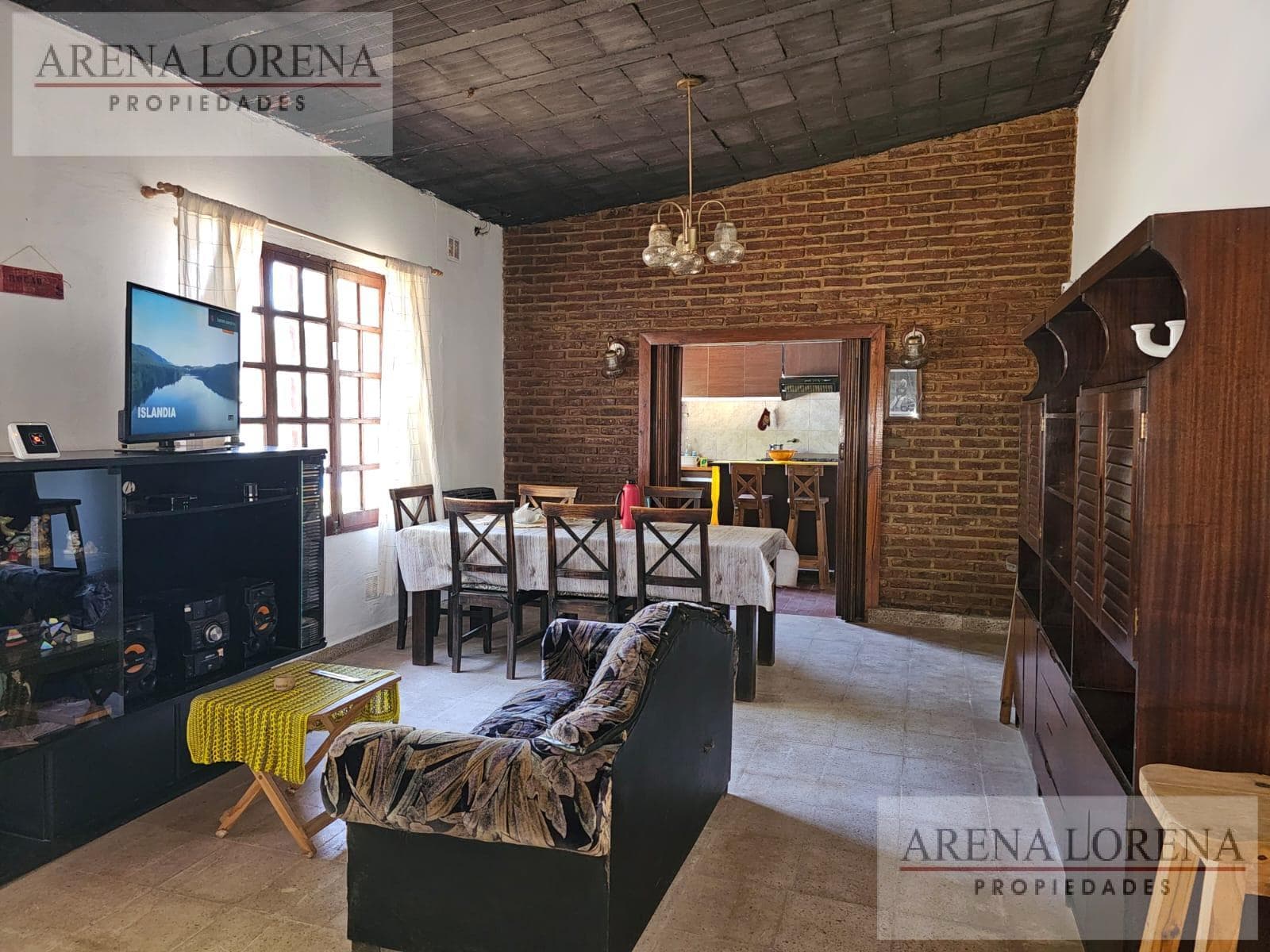 4-Room House for Sale with Pool in Moreno