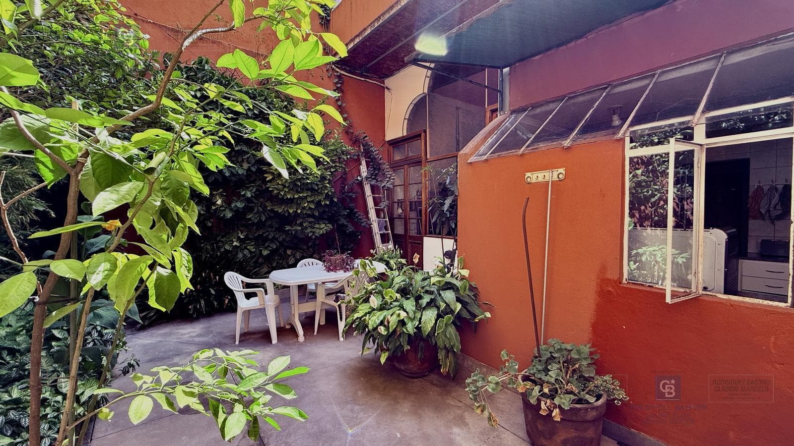 VENTA CASA 6 AMBIENTES DEPENDENCIA COCHERA VILLA CRESPO