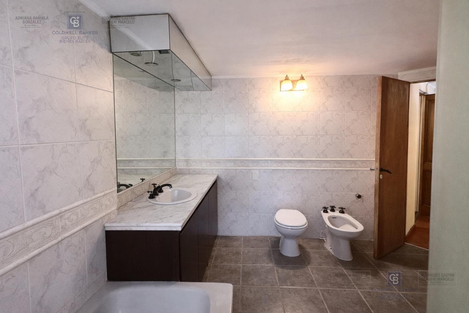 VENTA CASA 6 AMBIENTES DEPENDENCIA COCHERA VILLA CRESPO