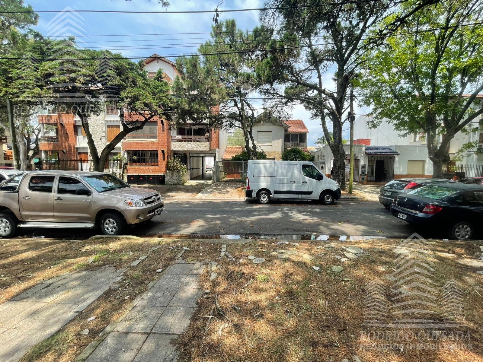 Beautiful duplex with a barbecue area and parking space.
