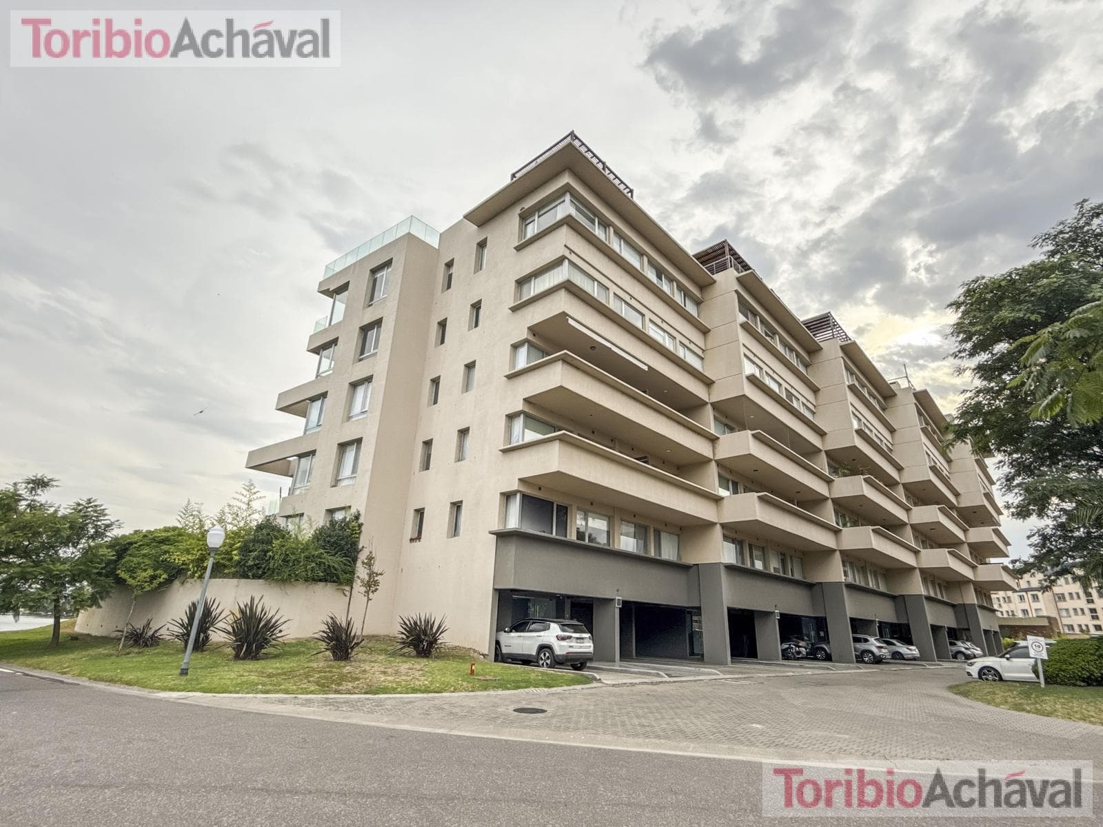 REPRICED. Praia 10, Portezuelo, Nordelta—For Sale with Rent, 3 bedrooms, overlooking Central Nordelta Lake, with garage