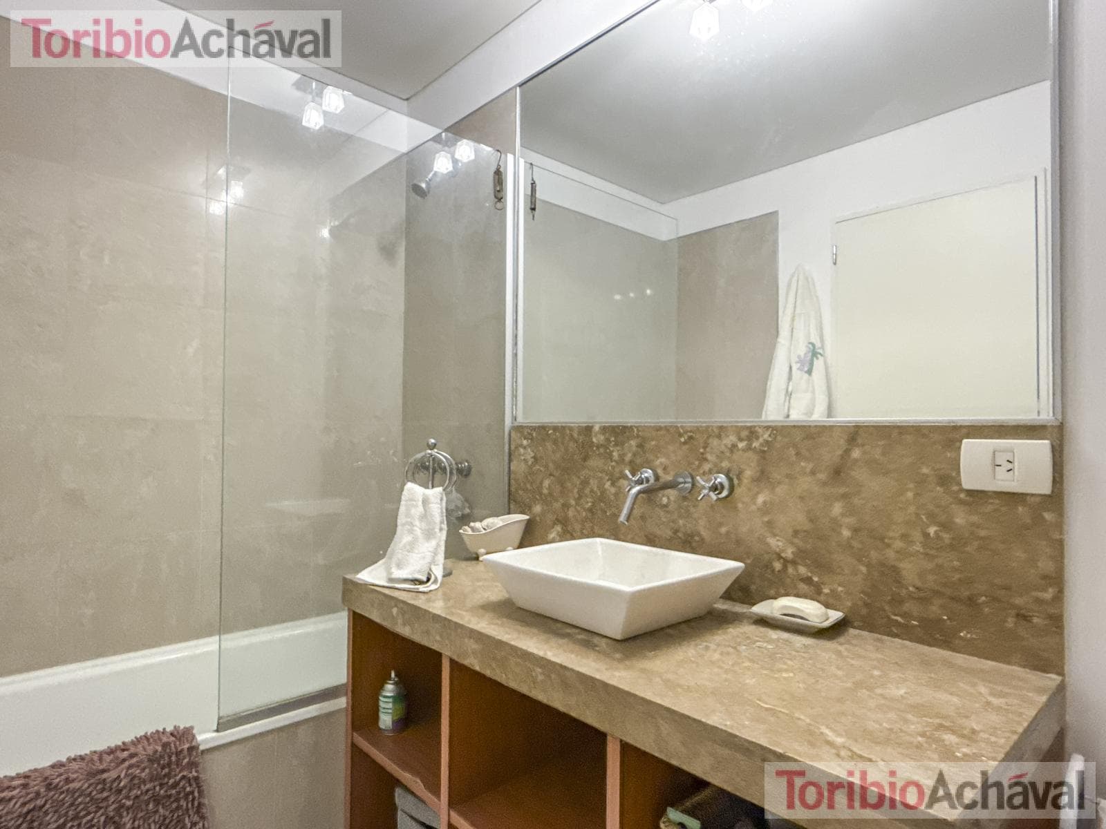 REPRICED. Praia 10, Portezuelo, Nordelta—For Sale with Rent, 3 bedrooms, overlooking Central Nordelta Lake, with garage