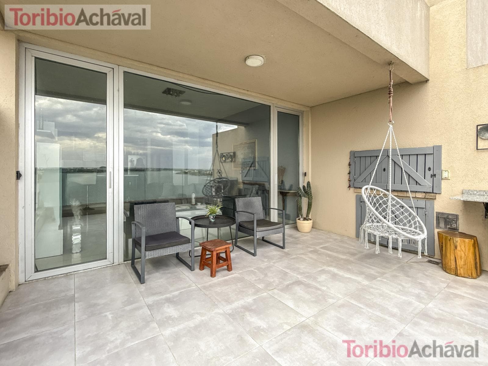 REPRICED. Praia 10, Portezuelo, Nordelta—For Sale with Rent, 3 bedrooms, overlooking Central Nordelta Lake, with garage
