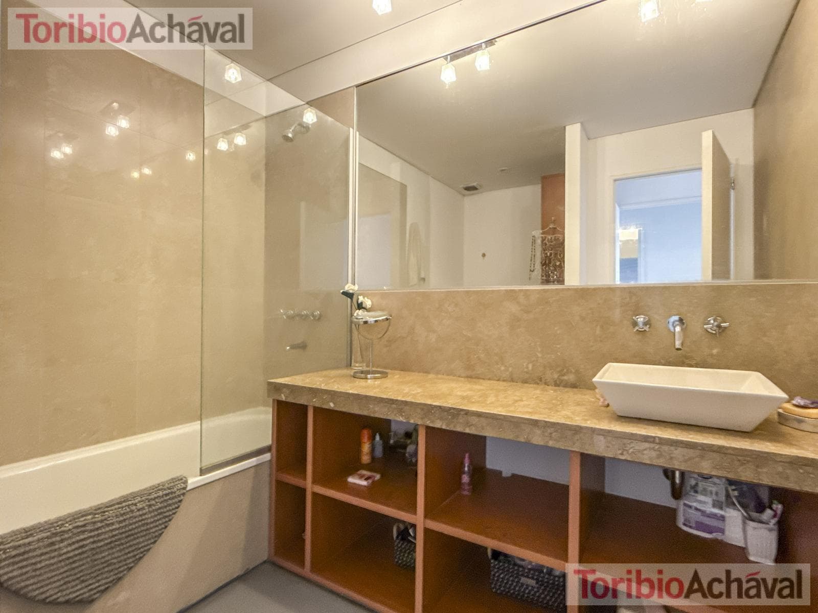 REPRICED. Praia 10, Portezuelo, Nordelta—For Sale with Rent, 3 bedrooms, overlooking Central Nordelta Lake, with garage