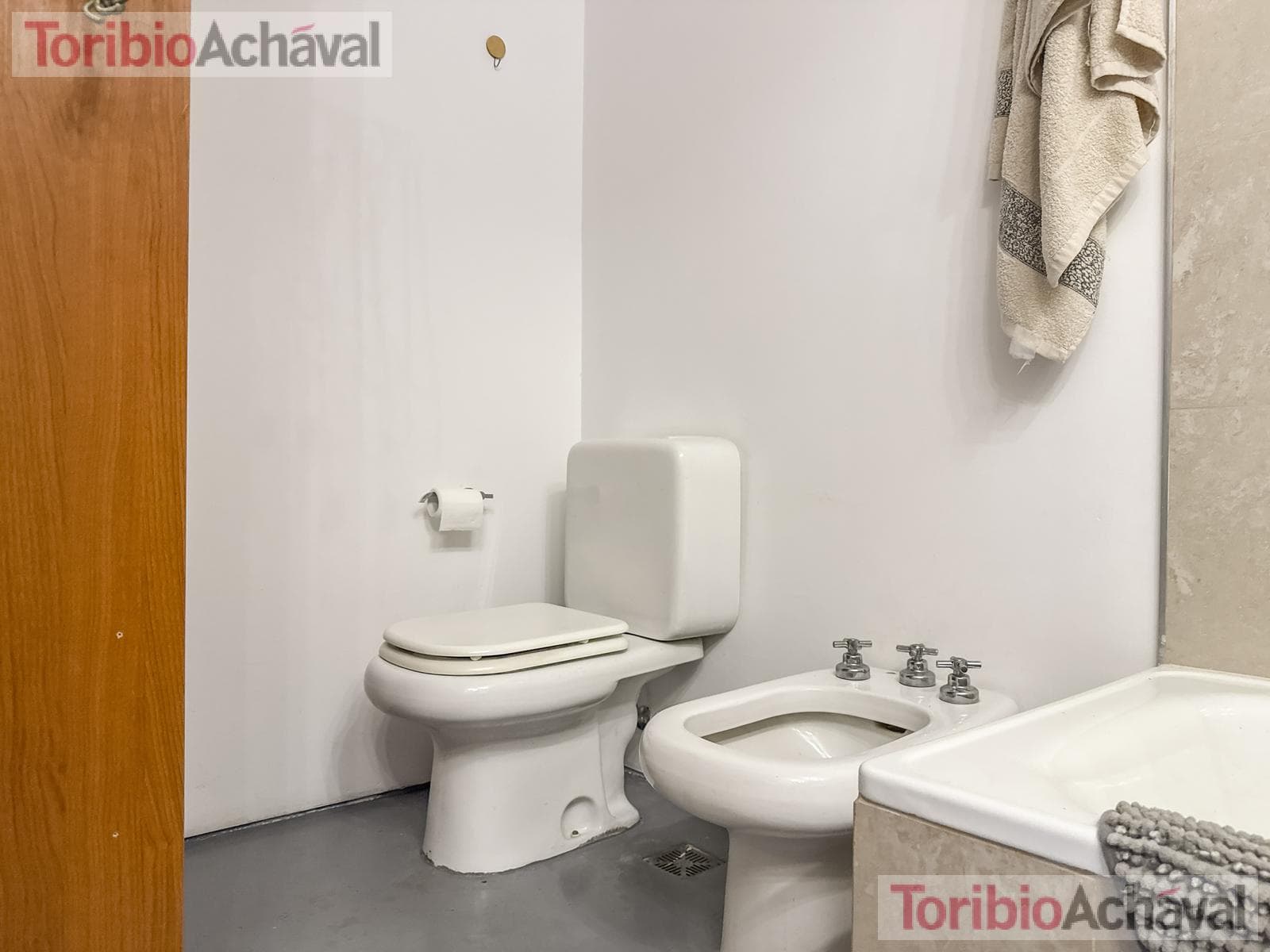 REPRICED. Praia 10, Portezuelo, Nordelta—For Sale with Rent, 3 bedrooms, overlooking Central Nordelta Lake, with garage