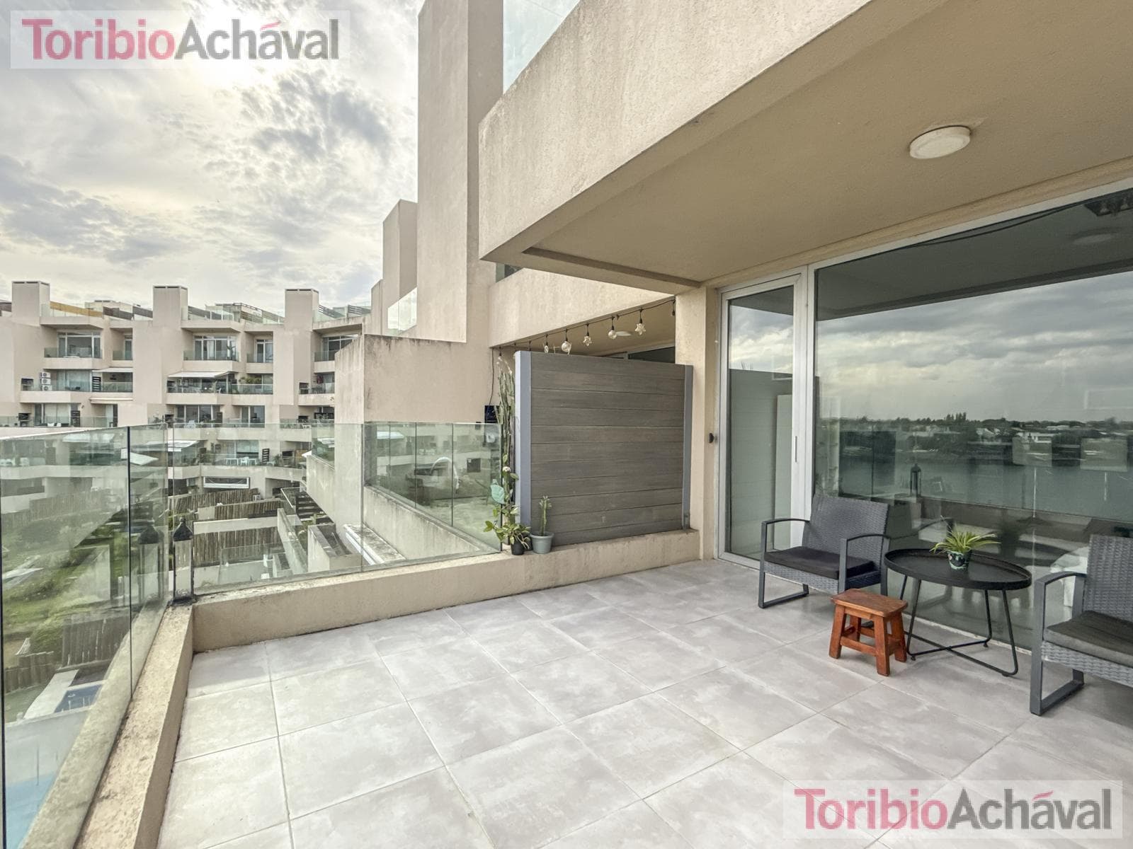 REPRICED. Praia 10, Portezuelo, Nordelta—For Sale with Rent, 3 bedrooms, overlooking Central Nordelta Lake, with garage