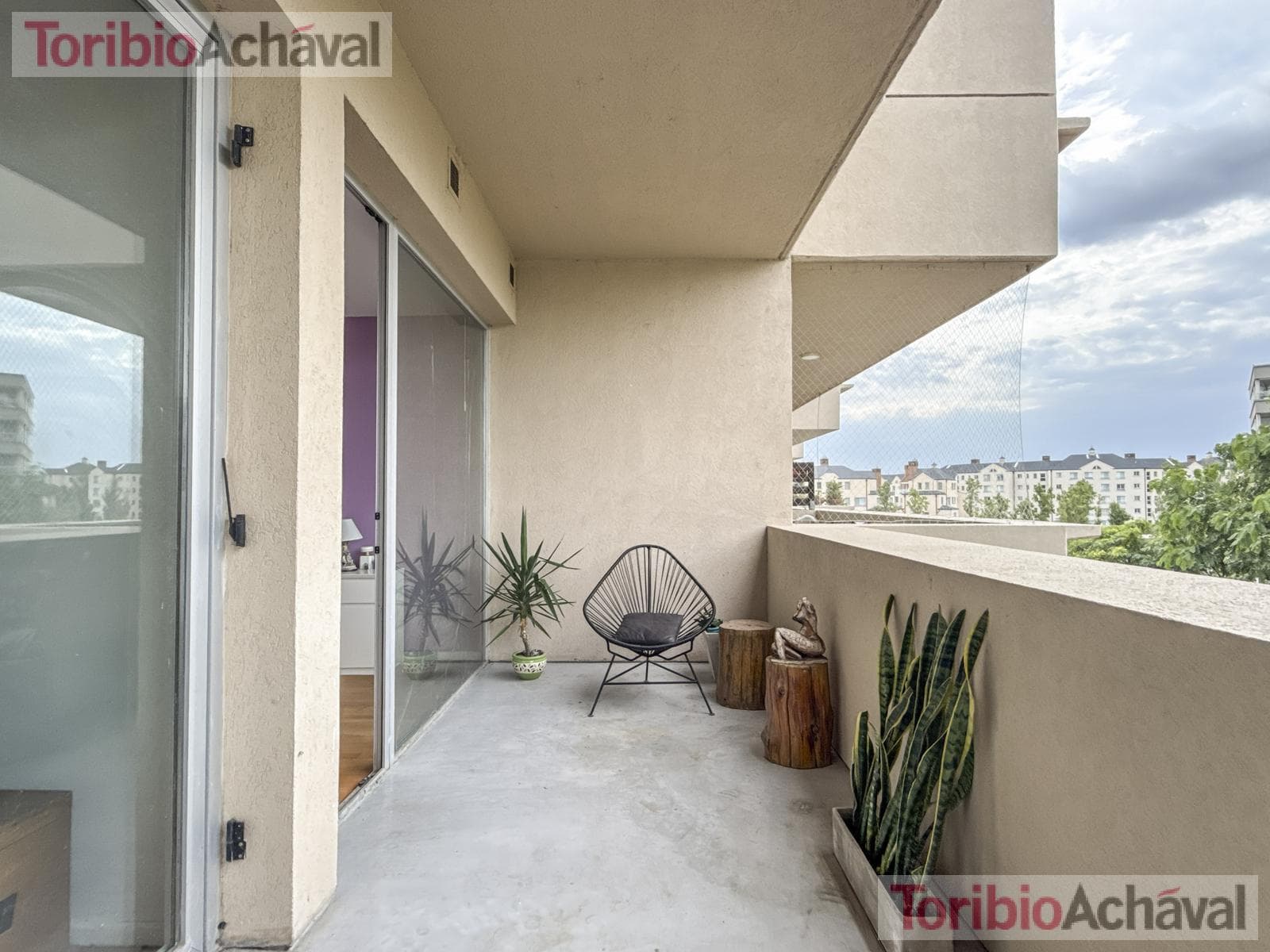 REPRICED. Praia 10, Portezuelo, Nordelta—For Sale with Rent, 3 bedrooms, overlooking Central Nordelta Lake, with garage