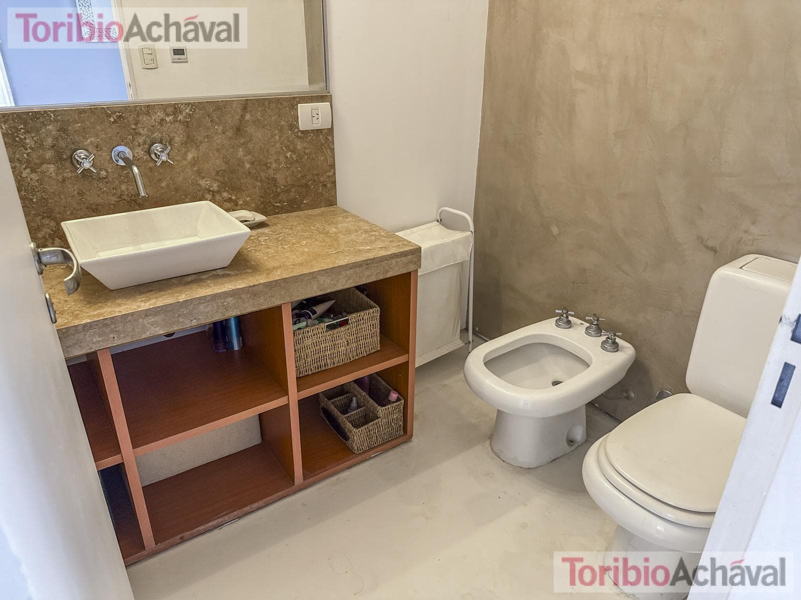 REPRICED. Praia 10, Portezuelo, Nordelta—For Sale with Rent, 3 bedrooms, overlooking Central Nordelta Lake, with garage