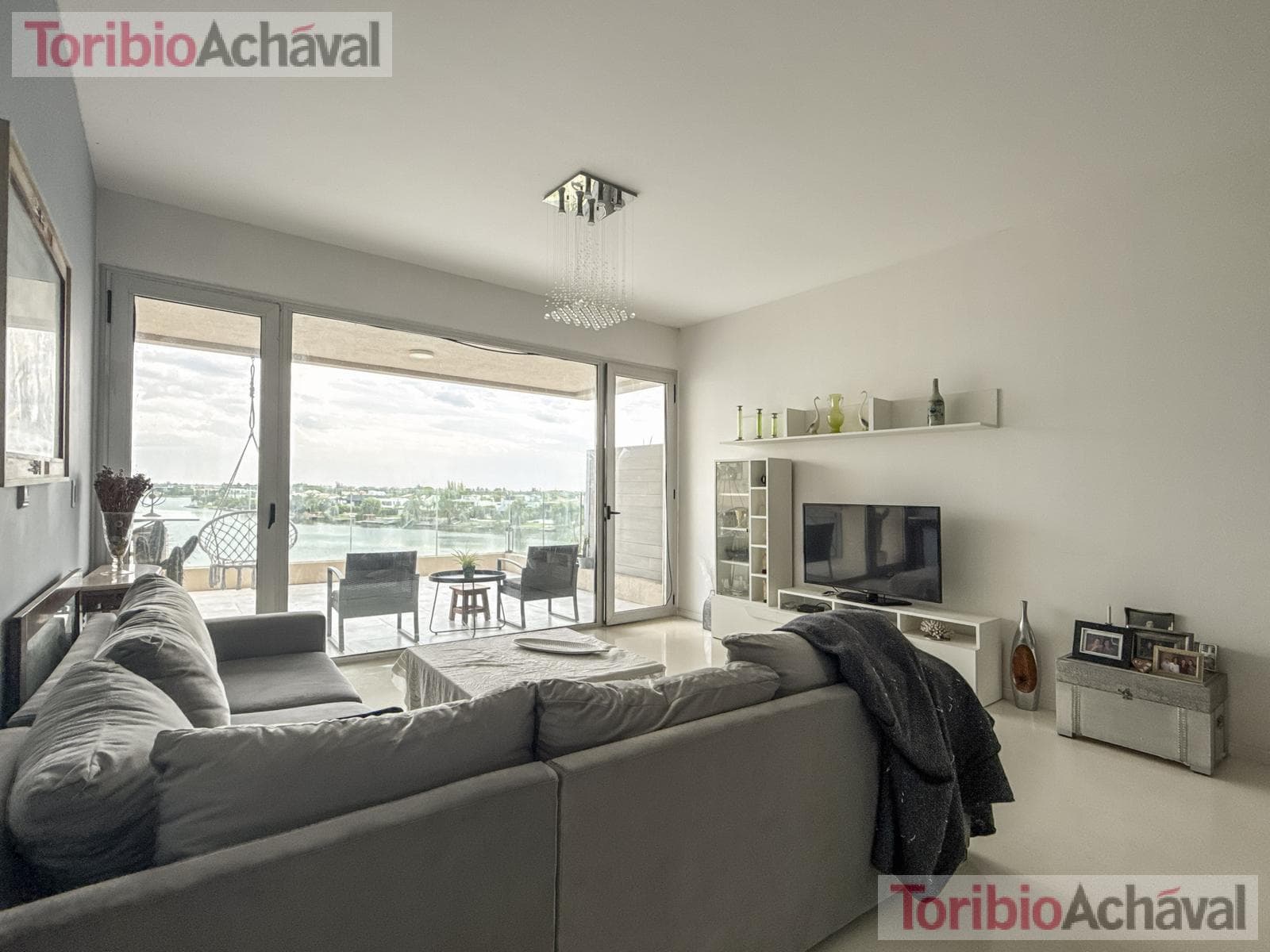 REPRICED. Praia 10, Portezuelo, Nordelta—For Sale with Rent, 3 bedrooms, overlooking Central Nordelta Lake, with garage