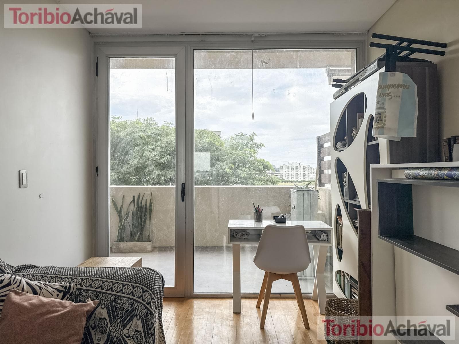 REPRICED. Praia 10, Portezuelo, Nordelta—For Sale with Rent, 3 bedrooms, overlooking Central Nordelta Lake, with garage