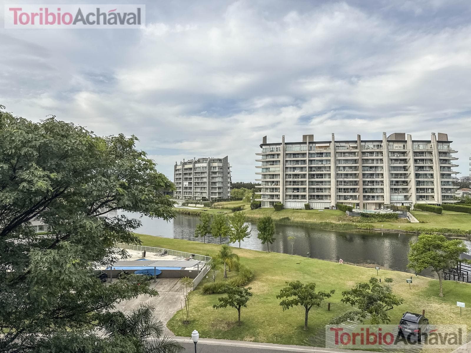 REPRICED. Praia 10, Portezuelo, Nordelta—For Sale with Rent, 3 bedrooms, overlooking Central Nordelta Lake, with garage