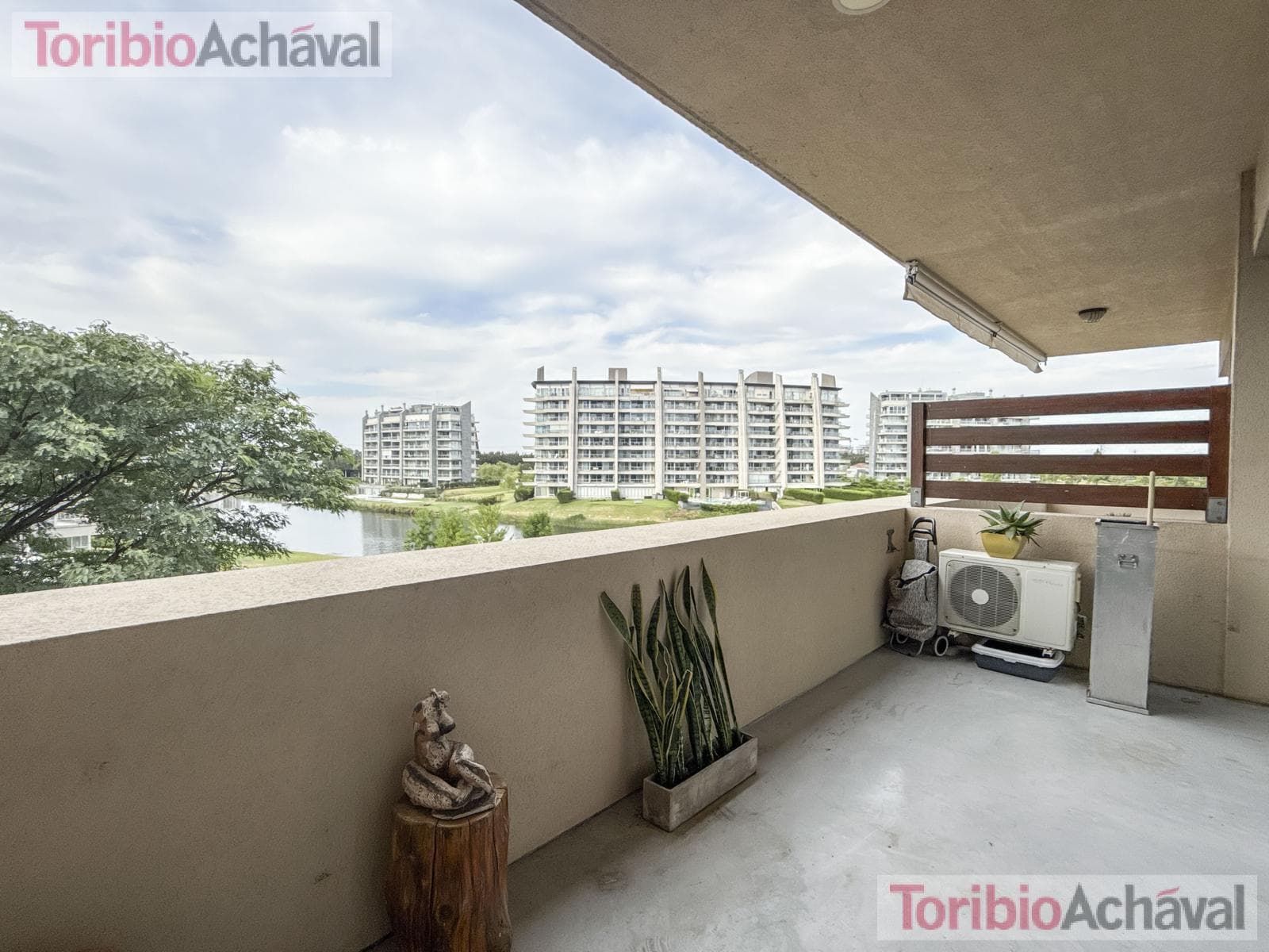 REPRICED. Praia 10, Portezuelo, Nordelta—For Sale with Rent, 3 bedrooms, overlooking Central Nordelta Lake, with garage
