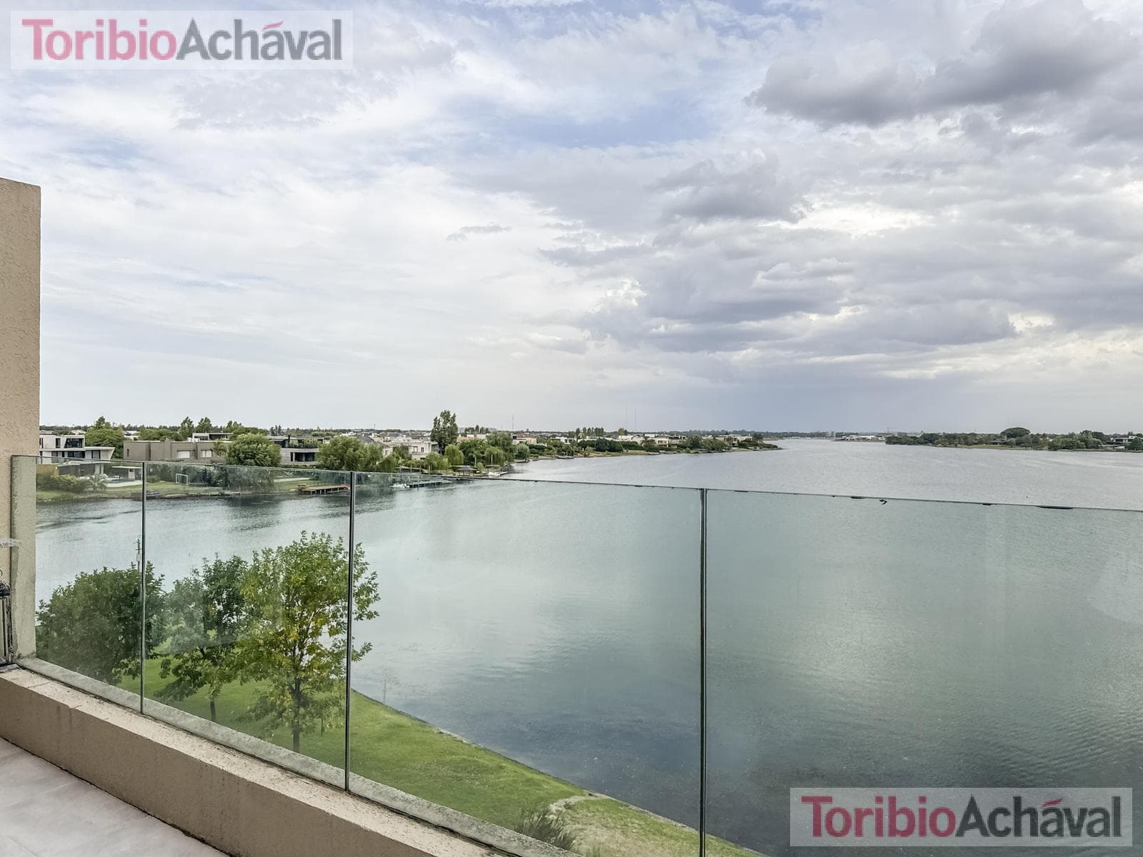 REPRICED. Praia 10, Portezuelo, Nordelta—For Sale with Rent, 3 bedrooms, overlooking Central Nordelta Lake, with garage