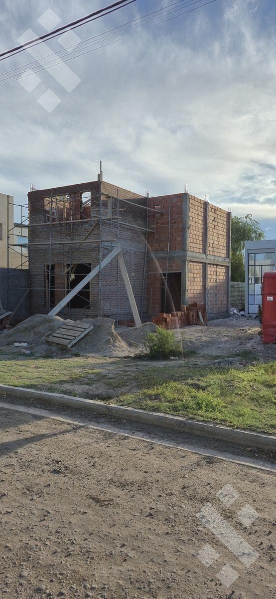 FOR SALE: 2-BEDROOM DUPLEX OFFICE | RINCÓN LINDO NEIGHBORHOOD - CIPOLLETTI | UNDER CONSTRUCTION