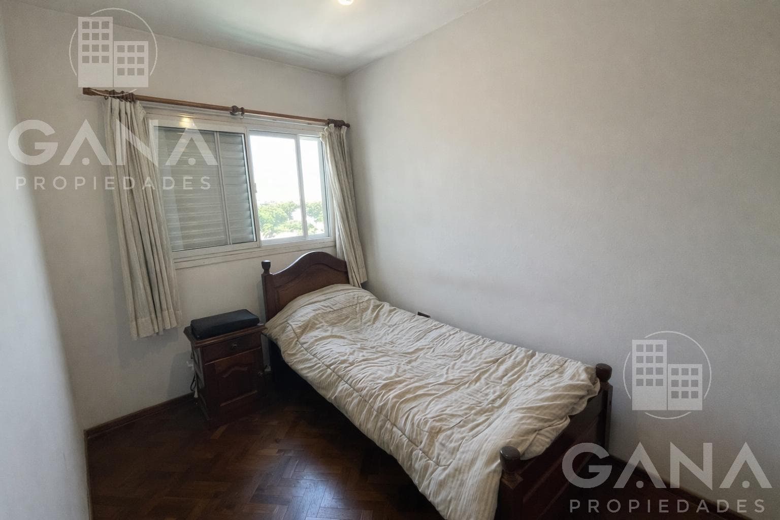 FOR SALE: 3-bedroom apartment with a balcony and a view of the river