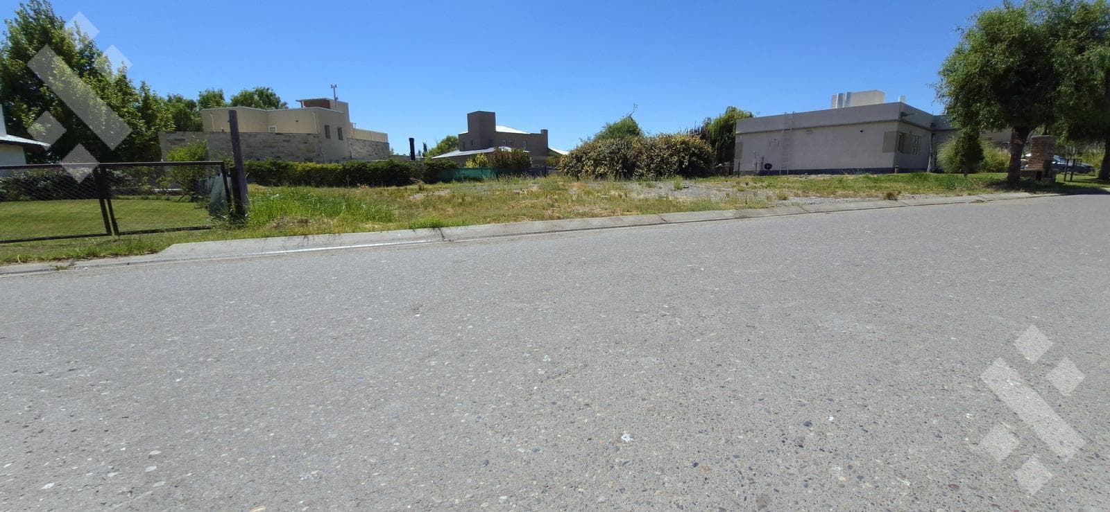 FOR SALE: 800 M2 INLAND LOT | COMAHUE GOLF CLUB, NEUQUÉN | DEED | COMPACTED | APPROVED PLANS